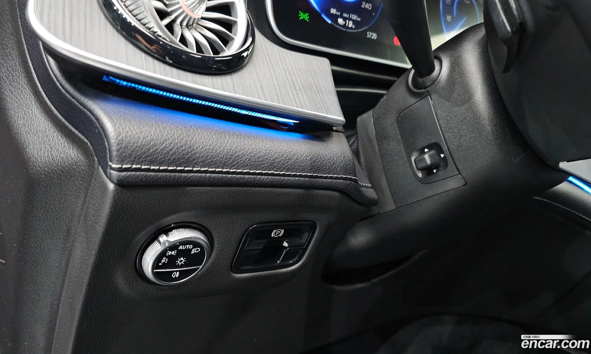 Mercedes-Benz EQE SUV X294 2023 — 33