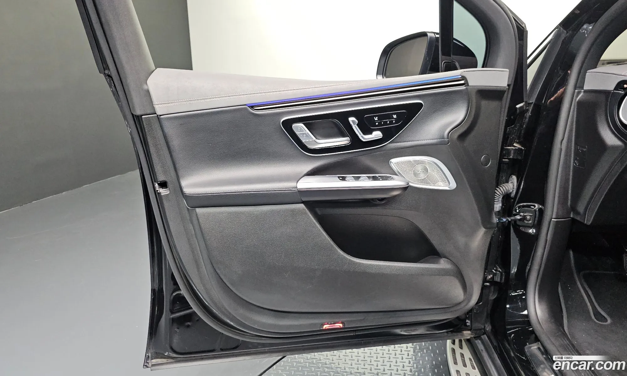 Mercedes-Benz EQE SUV X294 2023 — 32