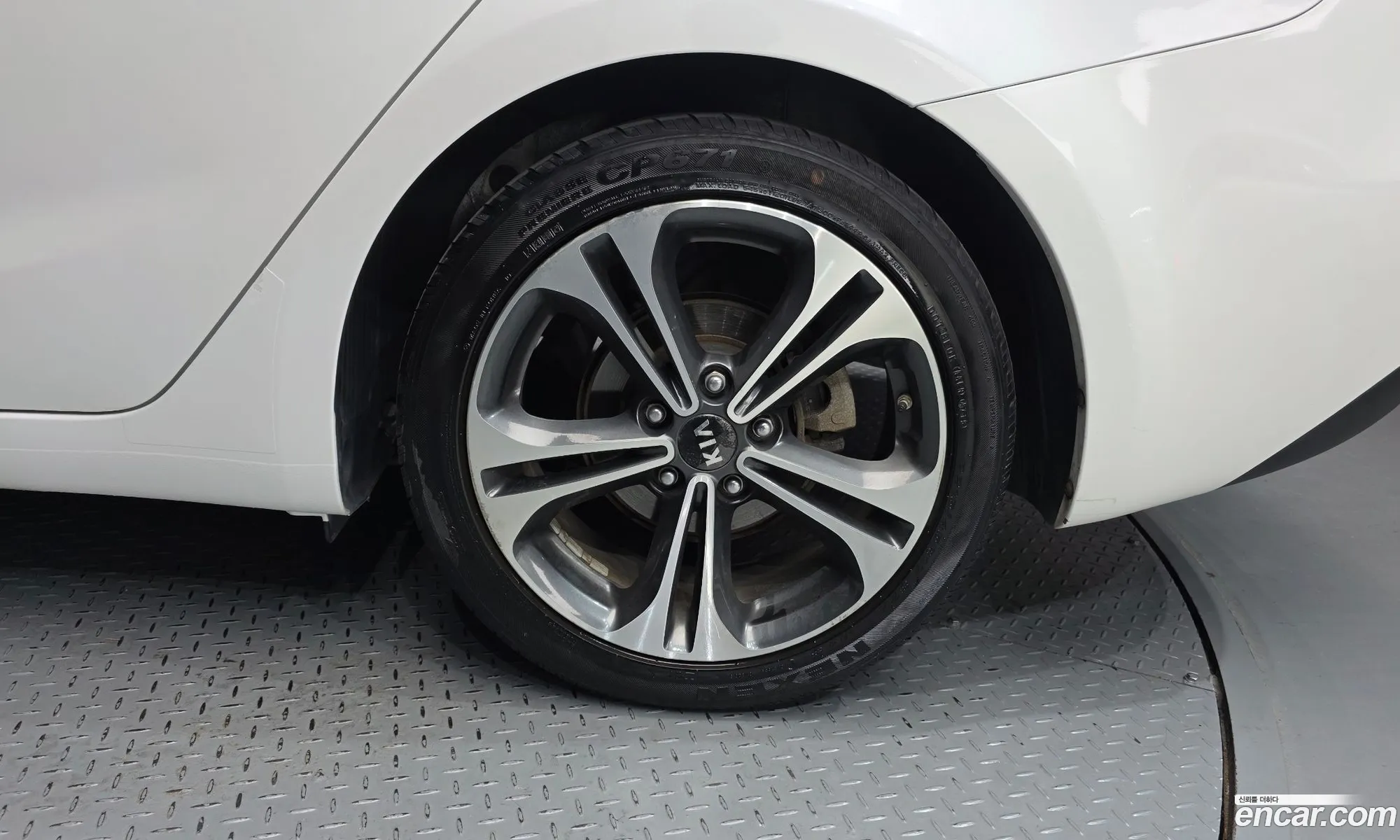 Kia K3 2012 — 23