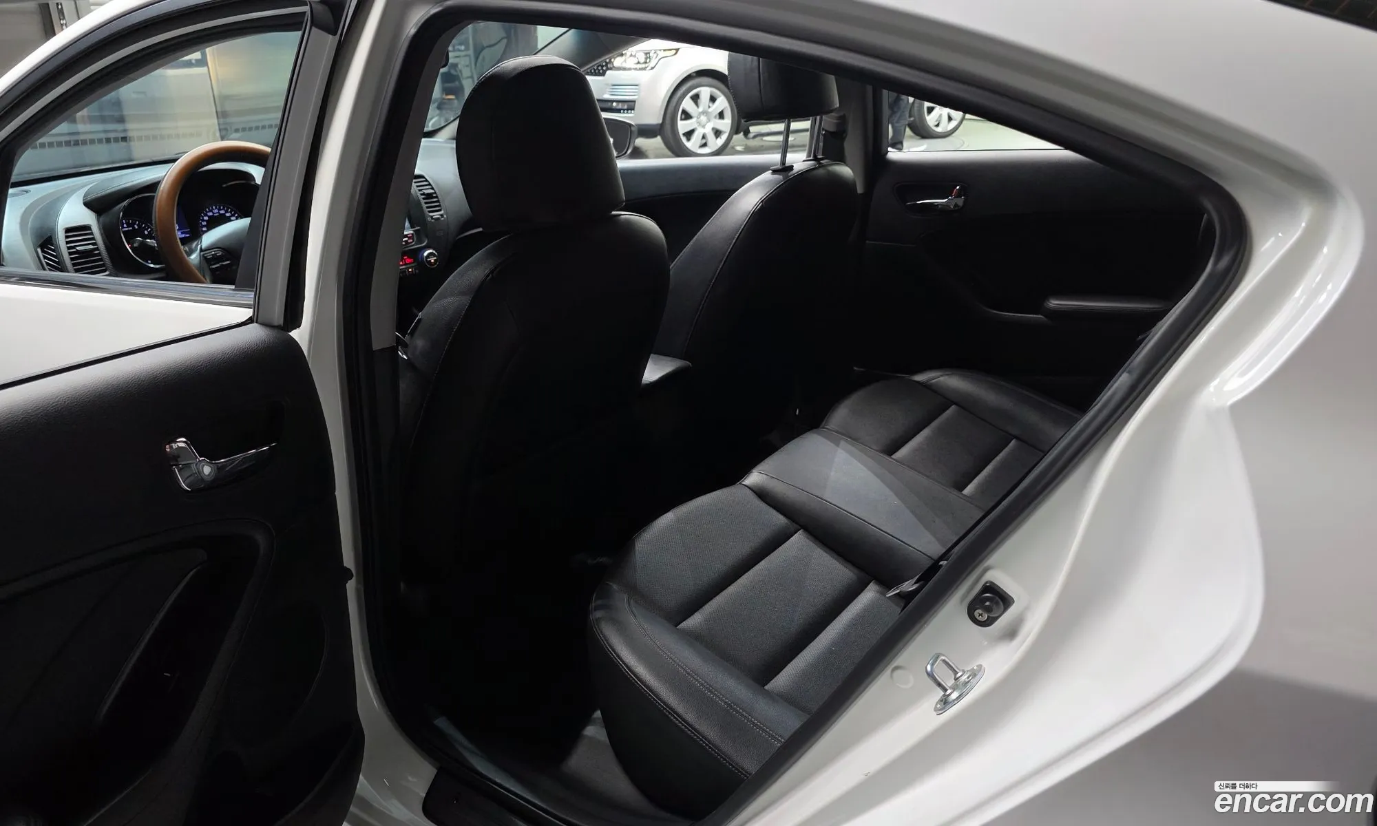 Kia K3 2012 — 12