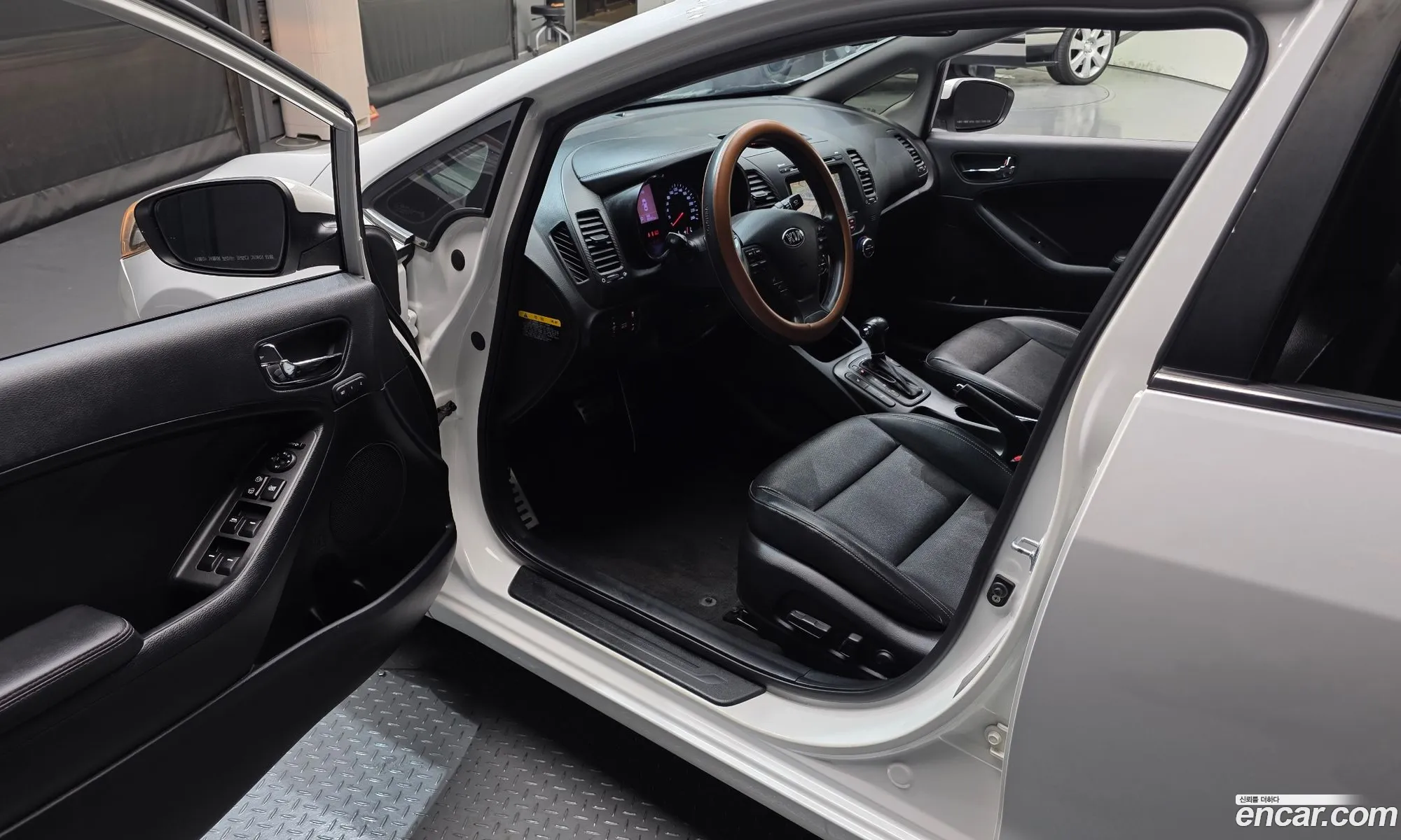 Kia K3 2012 — 21