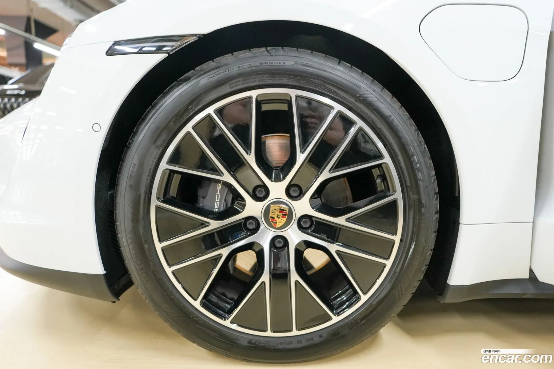 Porsche Taycan 2022 — 19