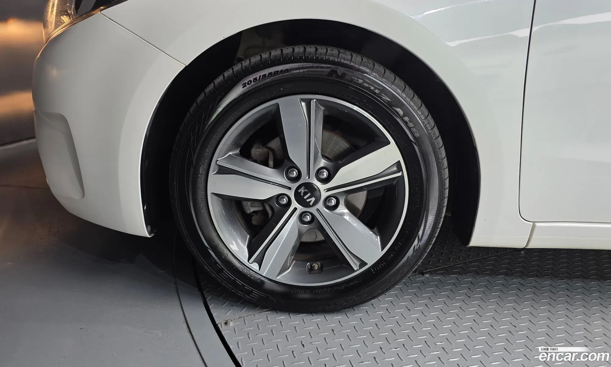 Kia K3 2017 — 2