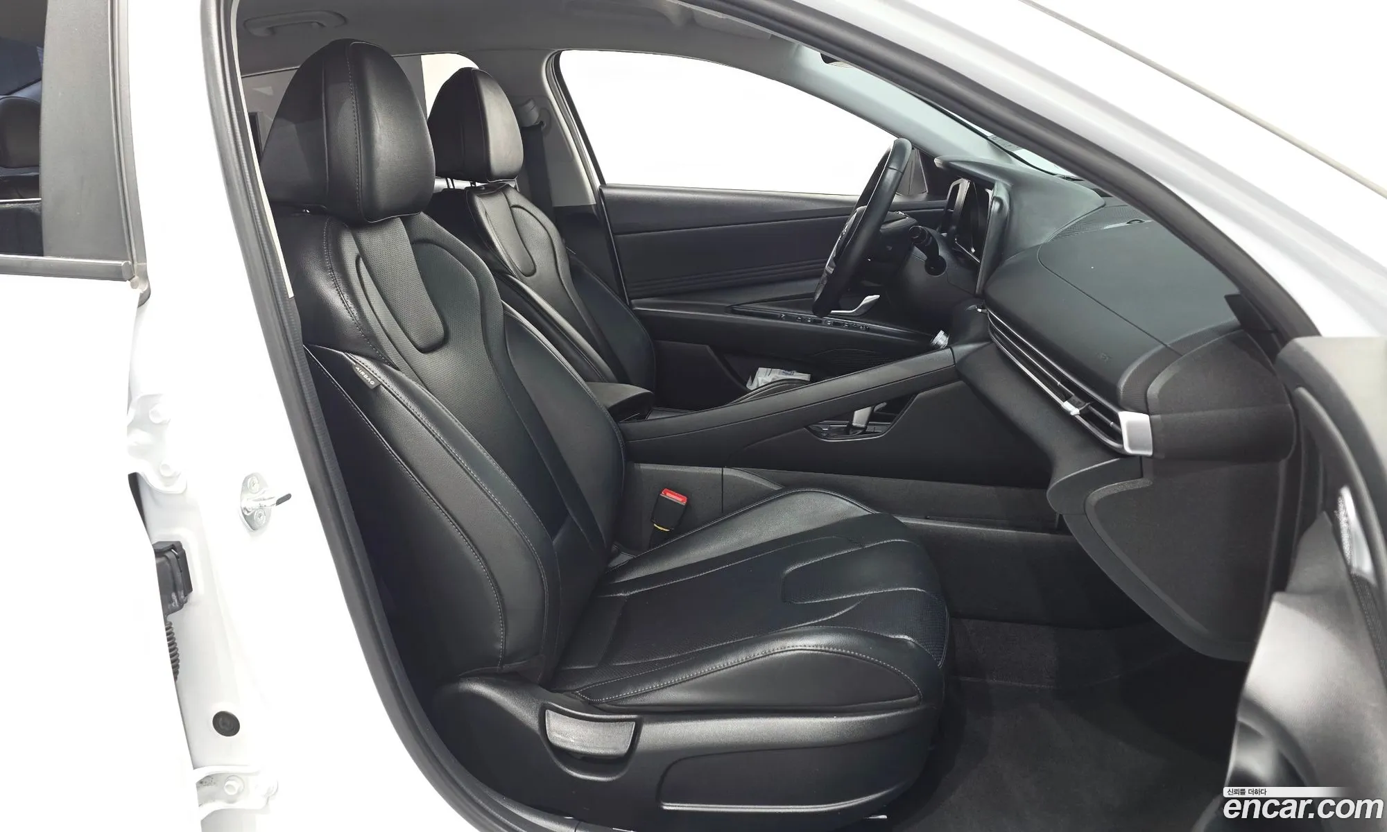 Hyundai Elantra Hybrid 2023 — 18