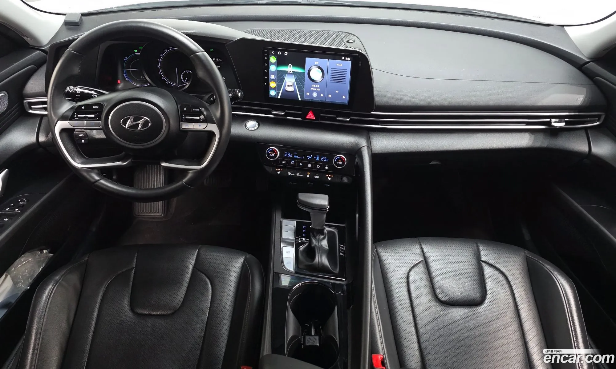 Hyundai Elantra Hybrid 2023 — 15