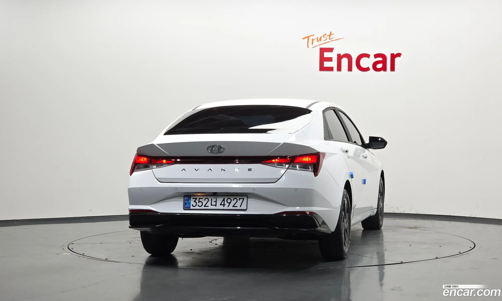 Hyundai Elantra Hybrid 2023 — 9