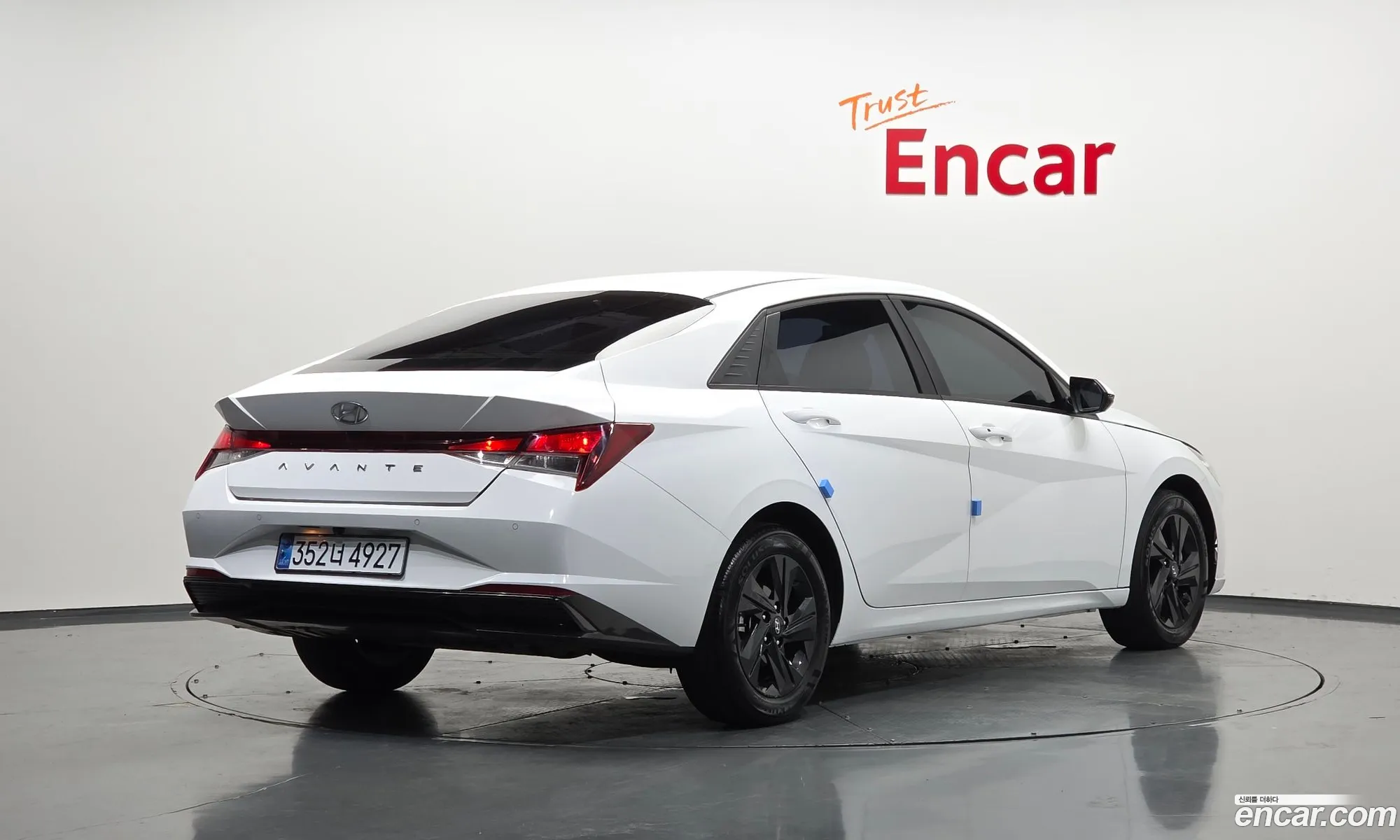 Hyundai Elantra Hybrid 2023 — 19