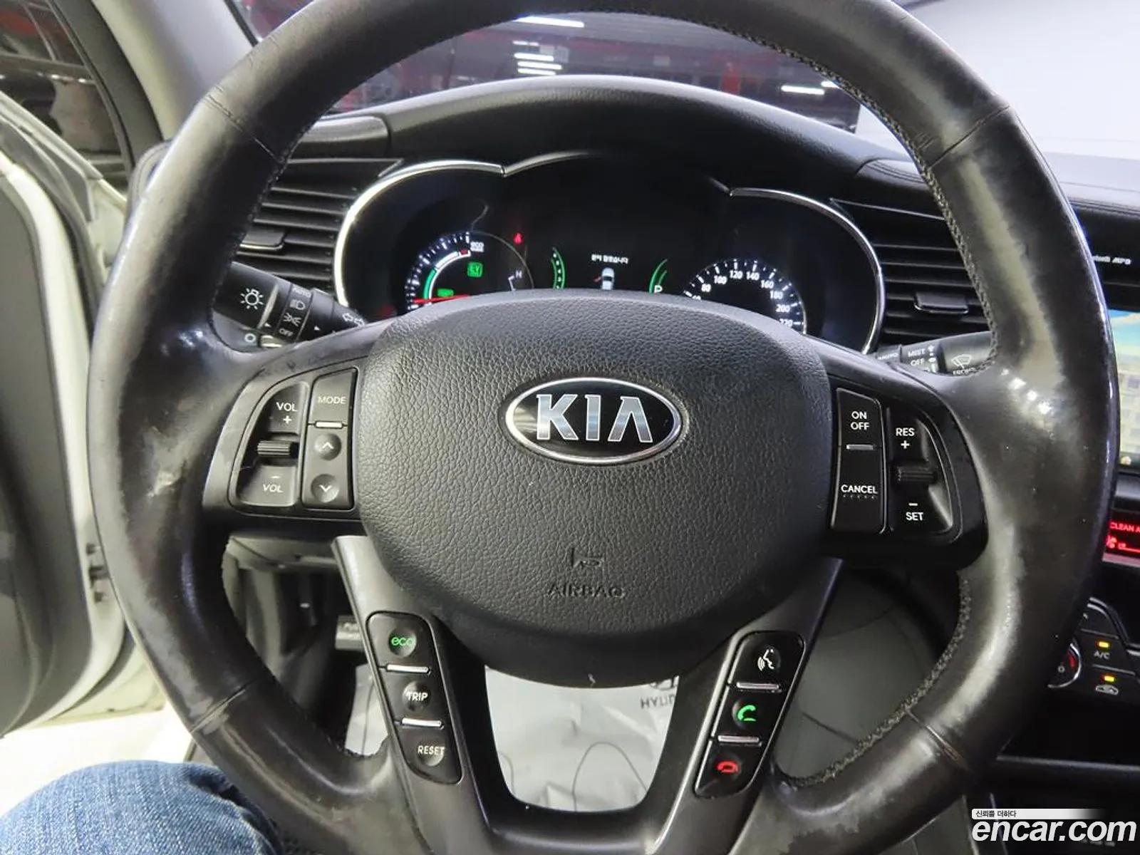 Kia K5 Hybrid 2013 — 10