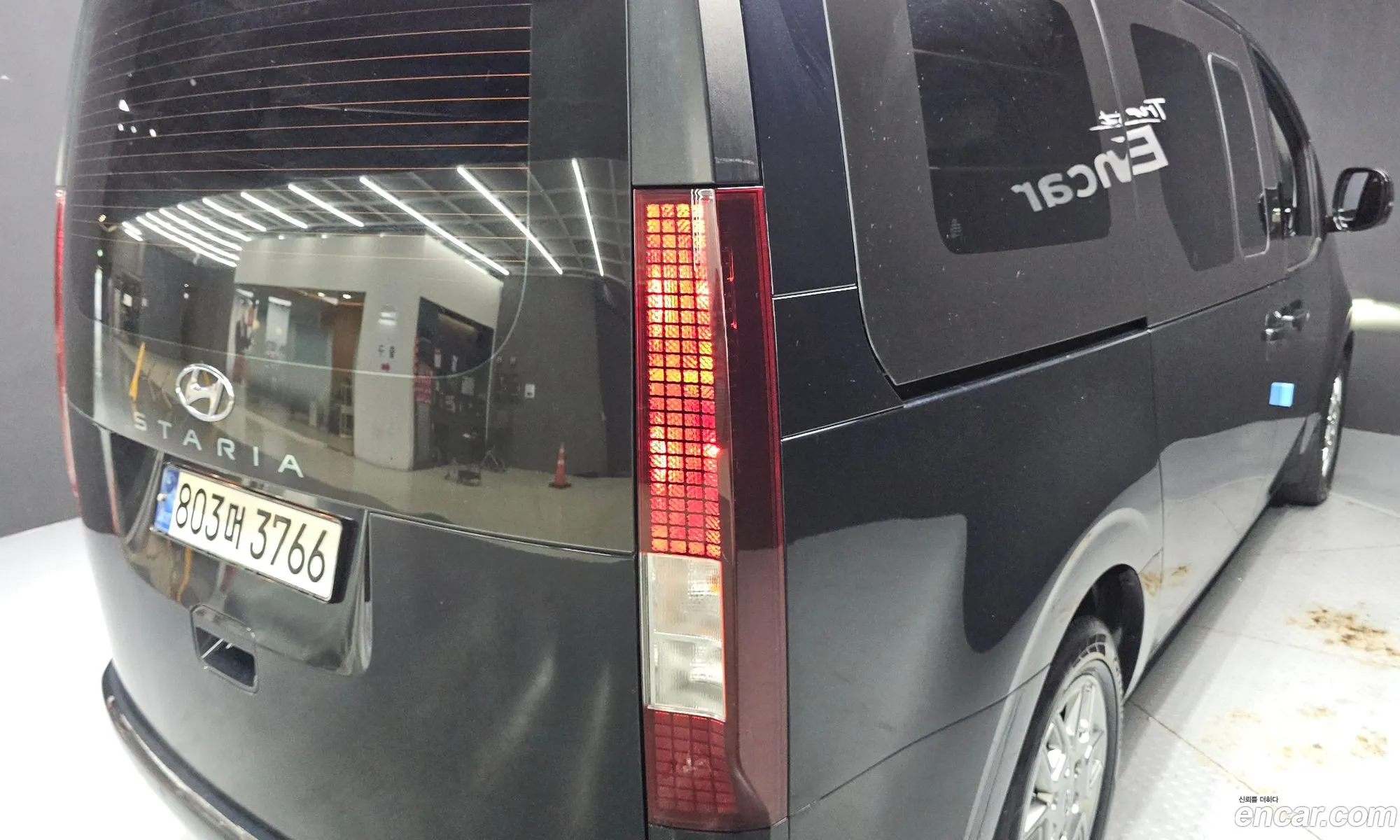 Hyundai Staria 2023 — 25