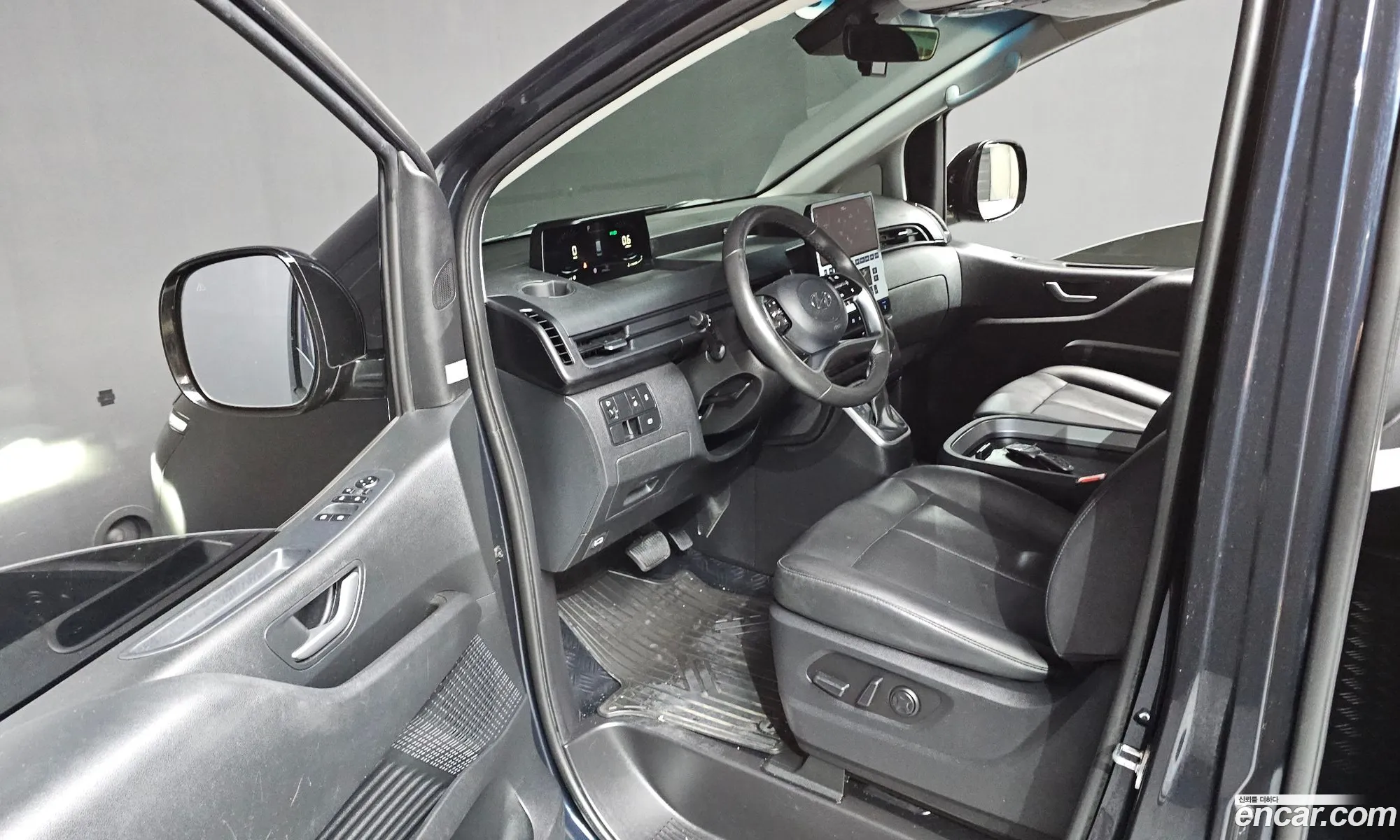 Hyundai Staria 2023 — 19
