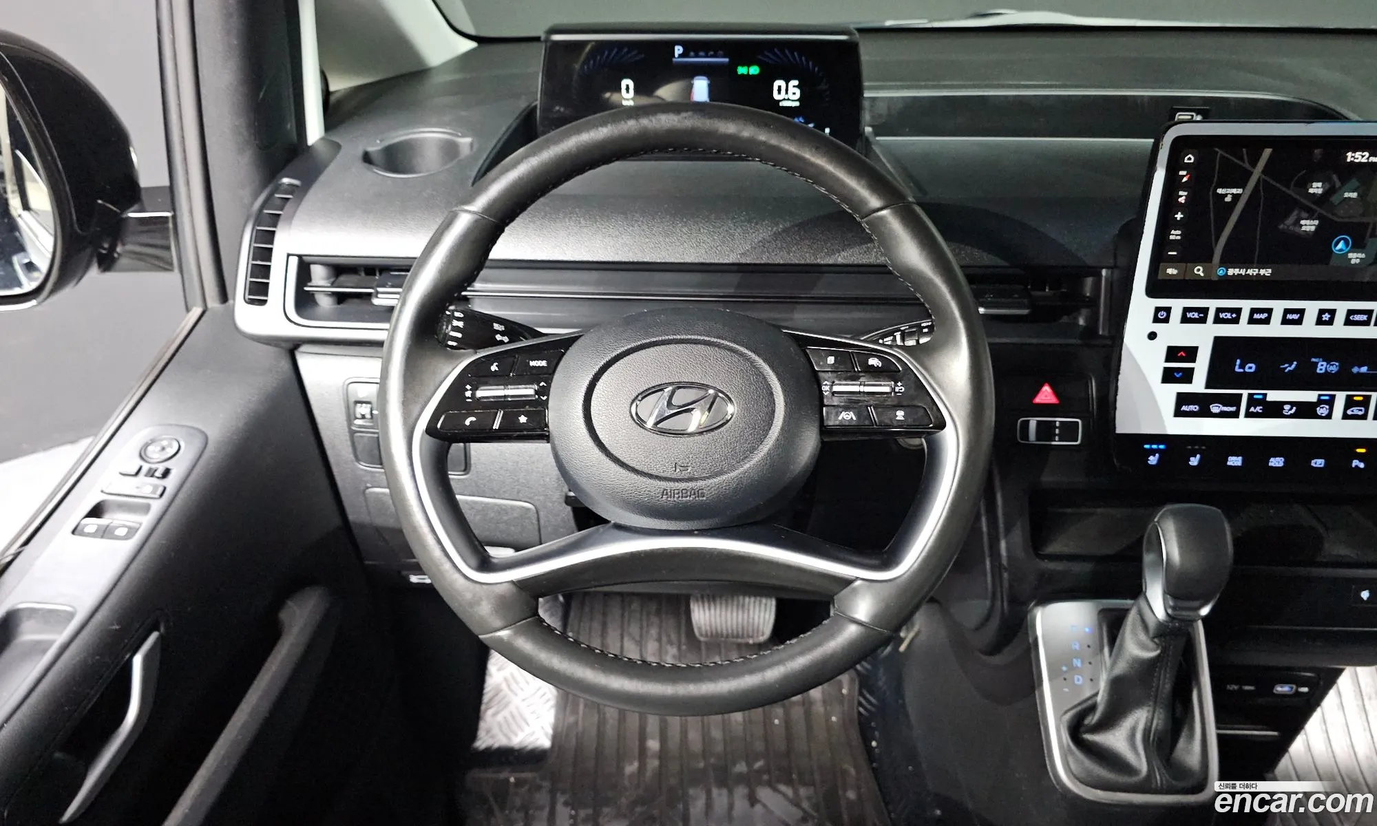 Hyundai Staria 2023 — 2