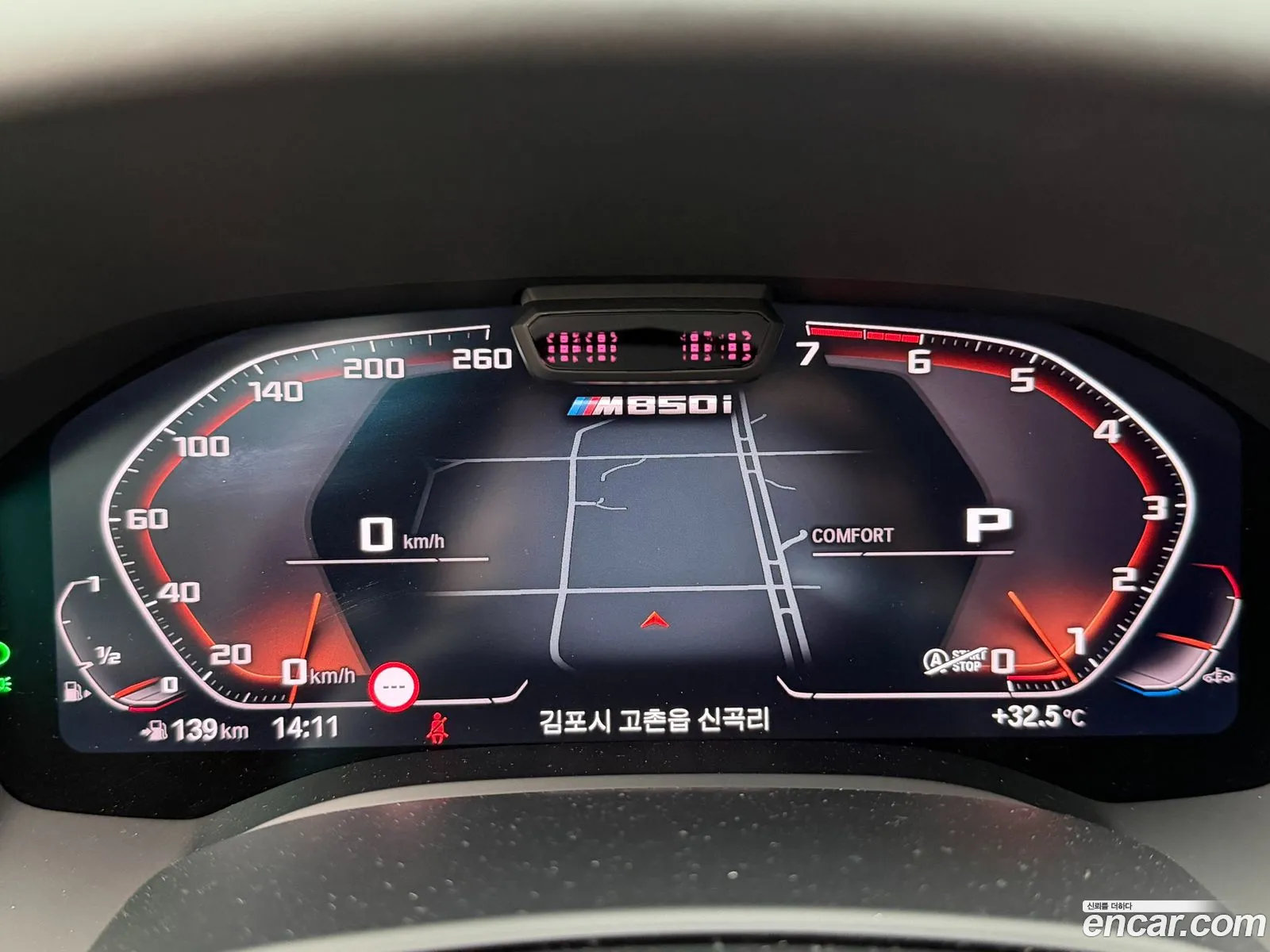 BMW 8 Series 2025 — 12