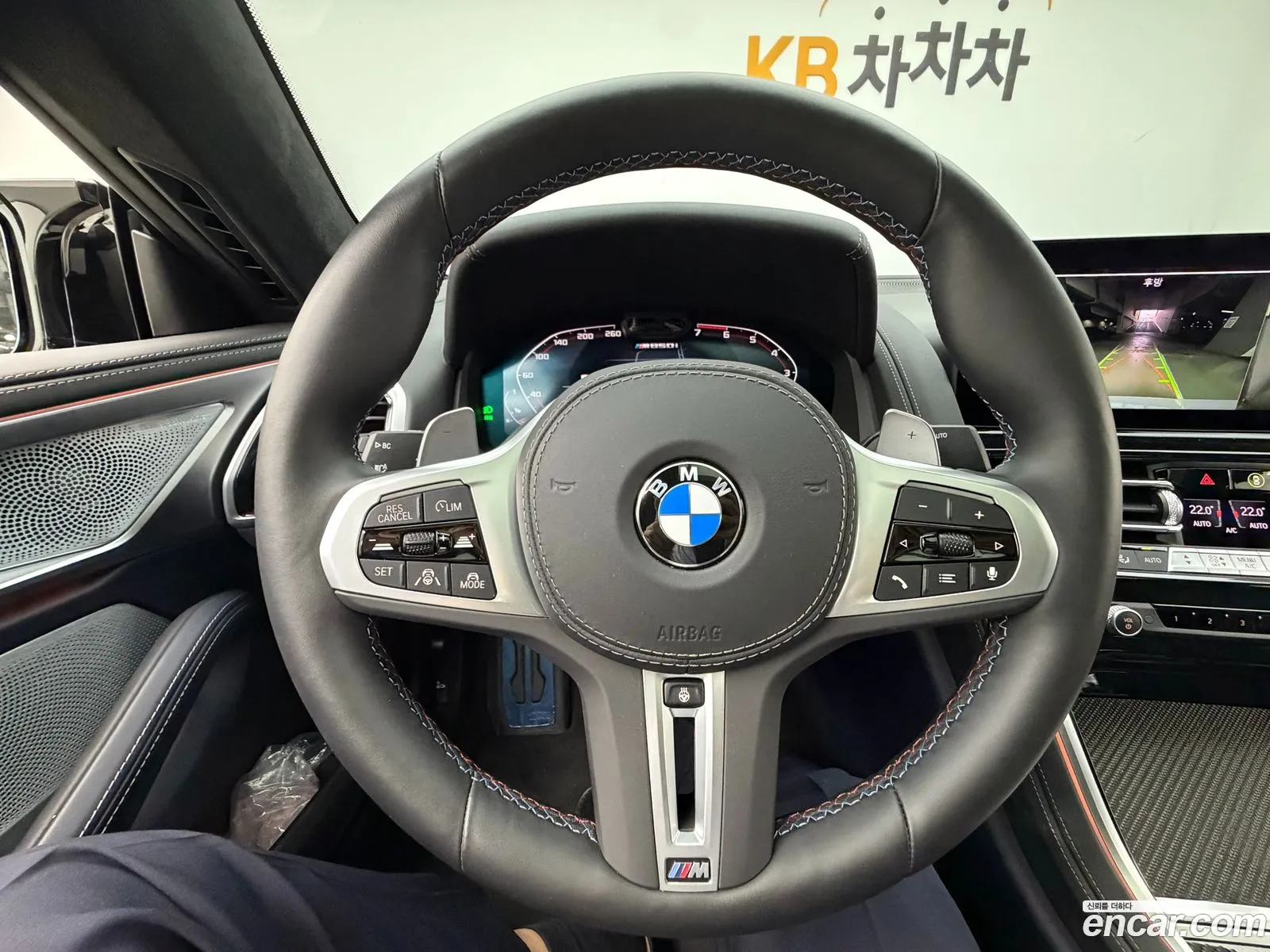 BMW 8 Series 2025 — 18