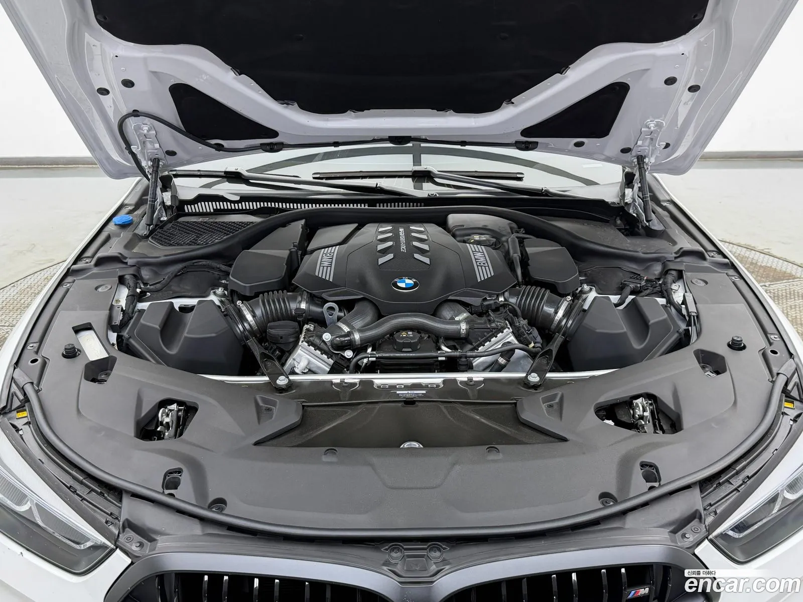 BMW 8 Series 2025 — 19
