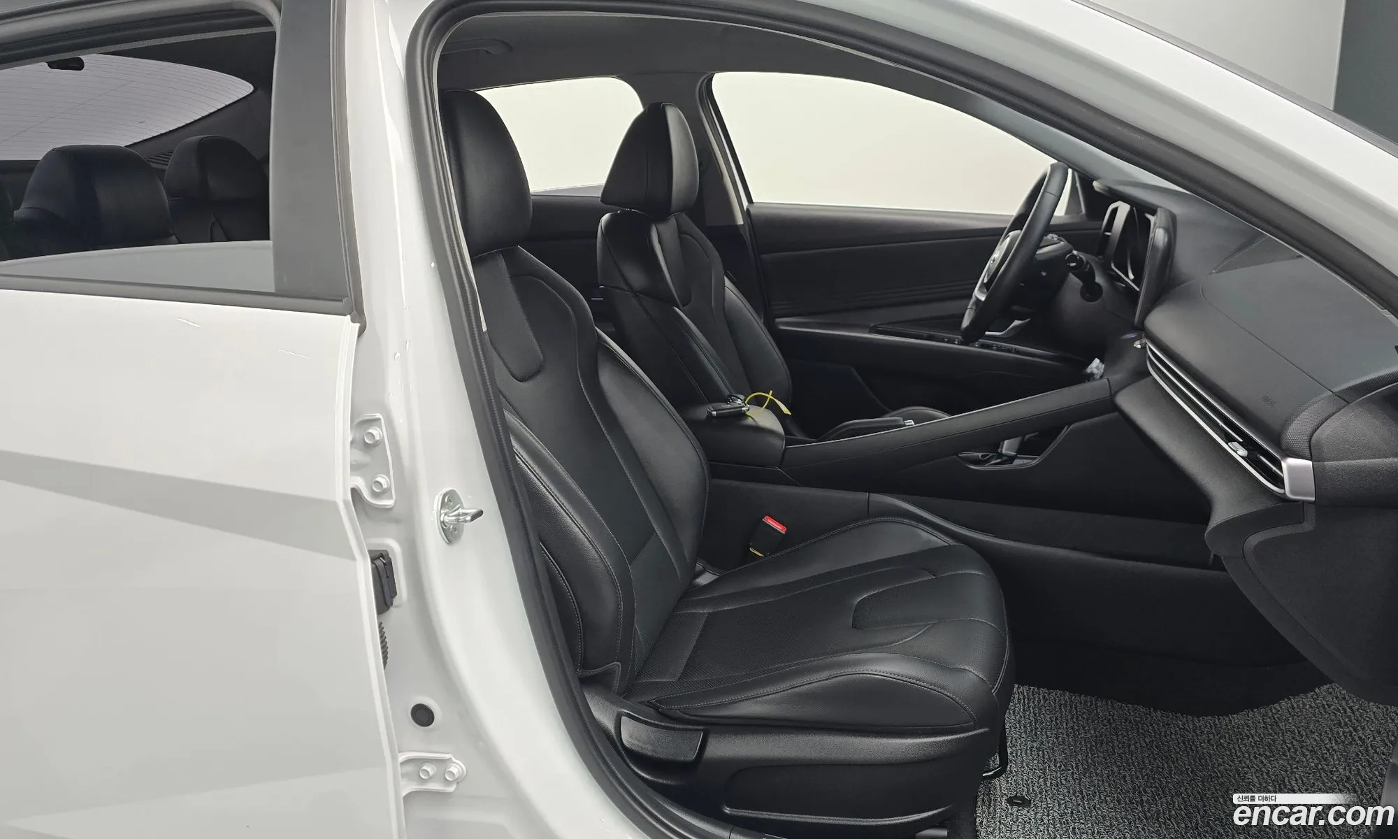 Hyundai Elantra 2020 — 32