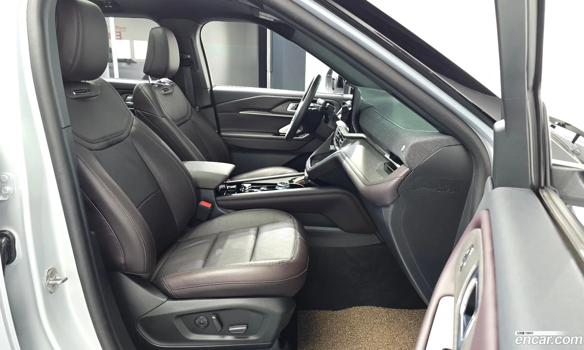 Ford Explorer 6th Gen 2025 1FMUK8HH6SGB82183 — 24