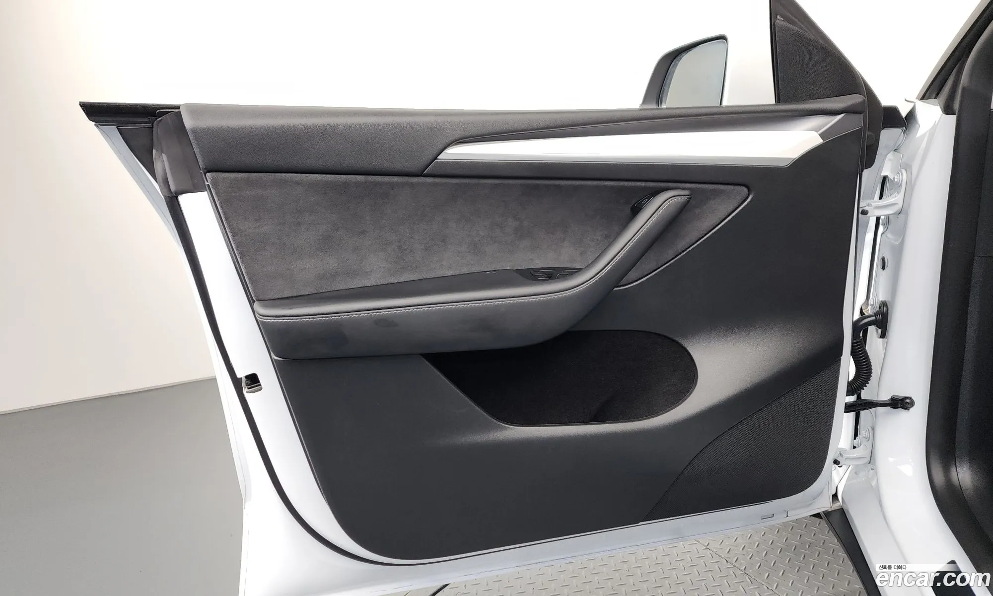 Tesla Model Y 2025 — 21