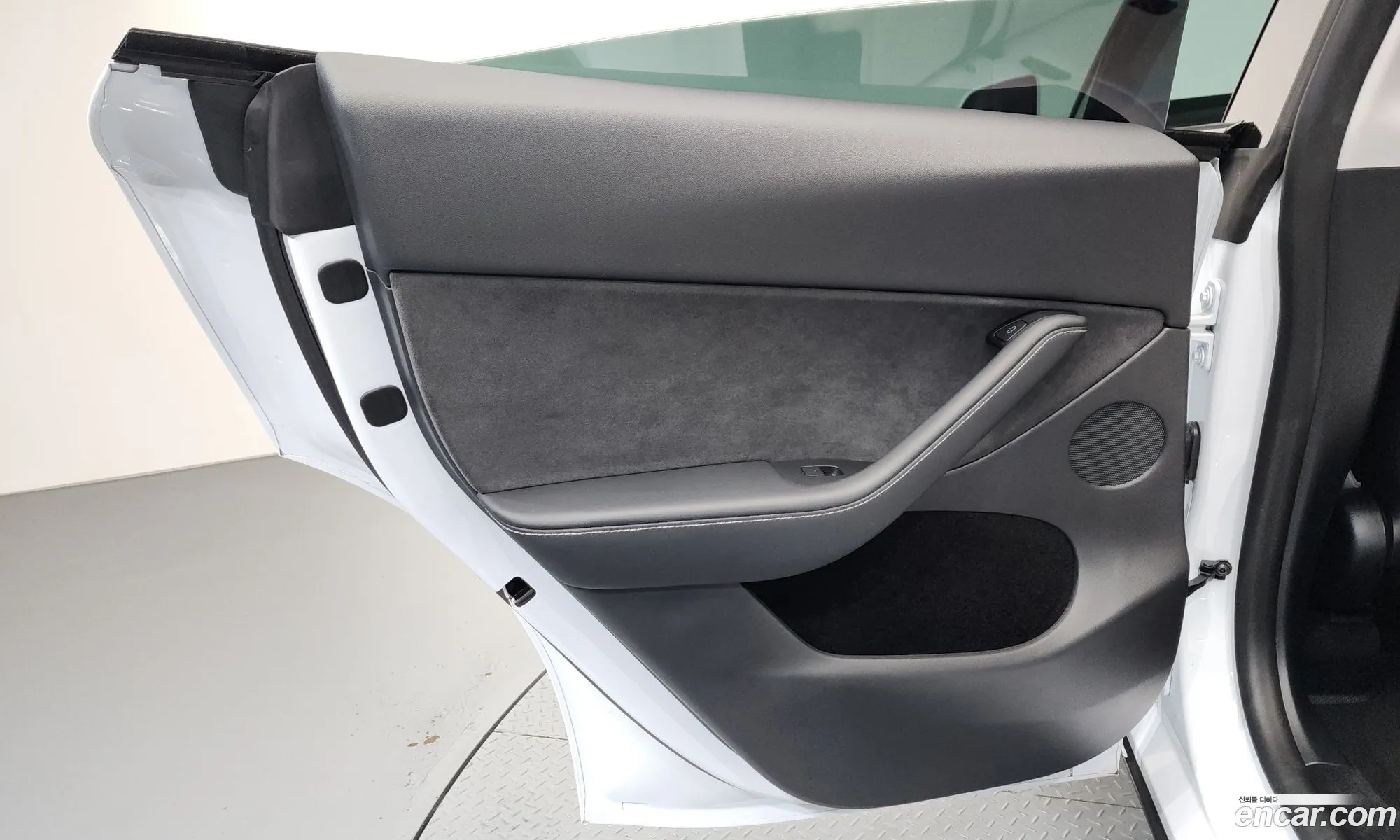 Tesla Model Y 2025 — 22