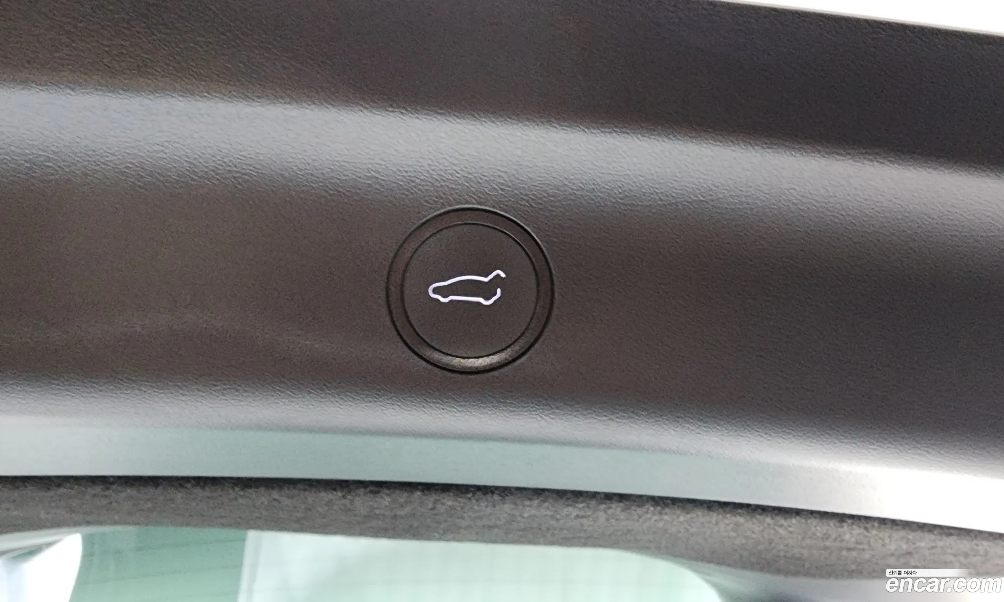 Tesla Model Y 2025 — 14