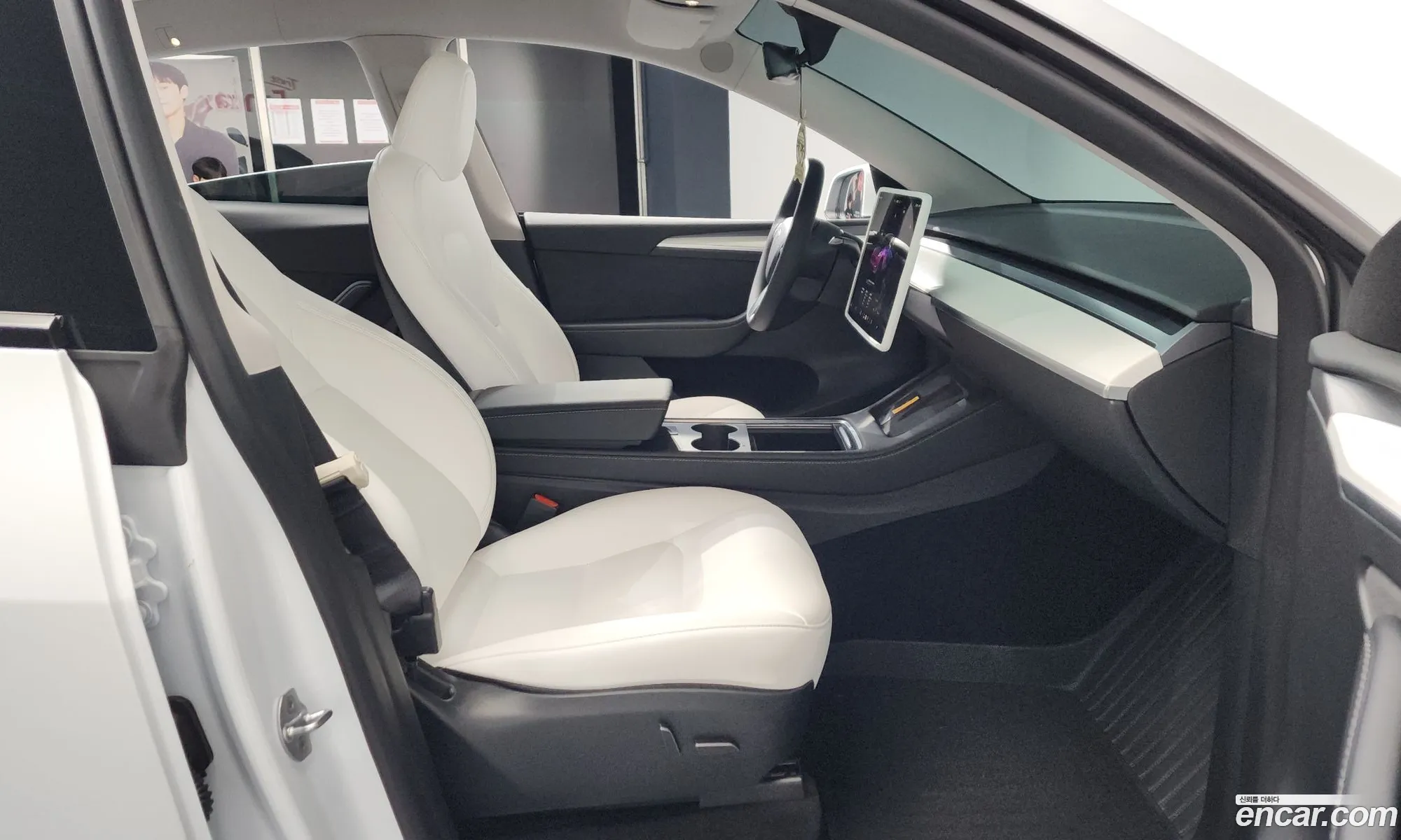 Tesla Model Y 2025 — 13