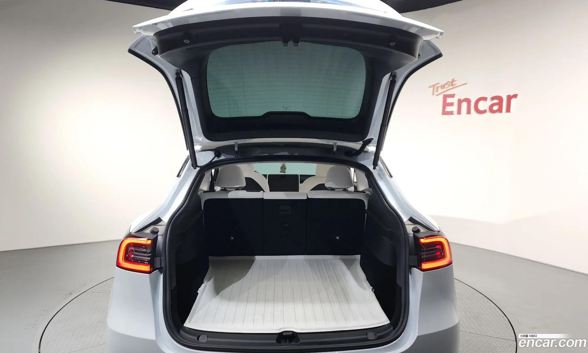 Tesla Model Y 2025 — 7