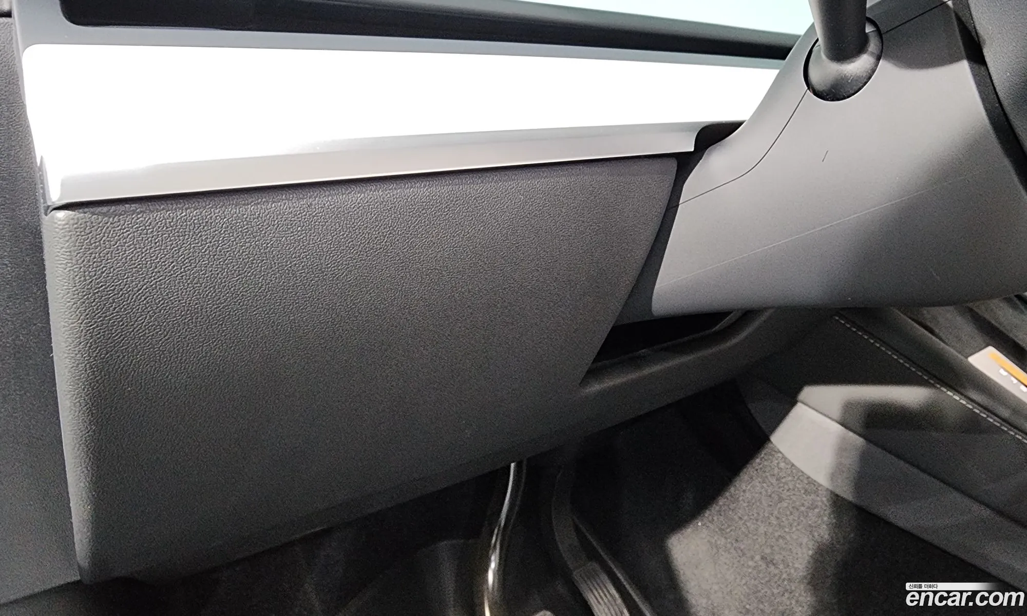 Tesla Model Y 2025 — 33