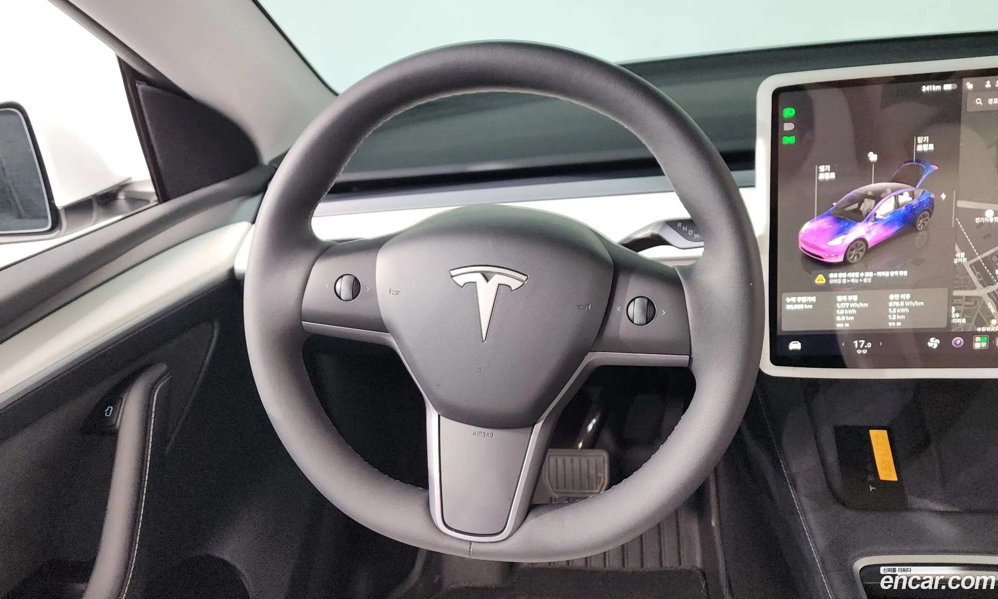 Tesla Model Y 2025 — 31