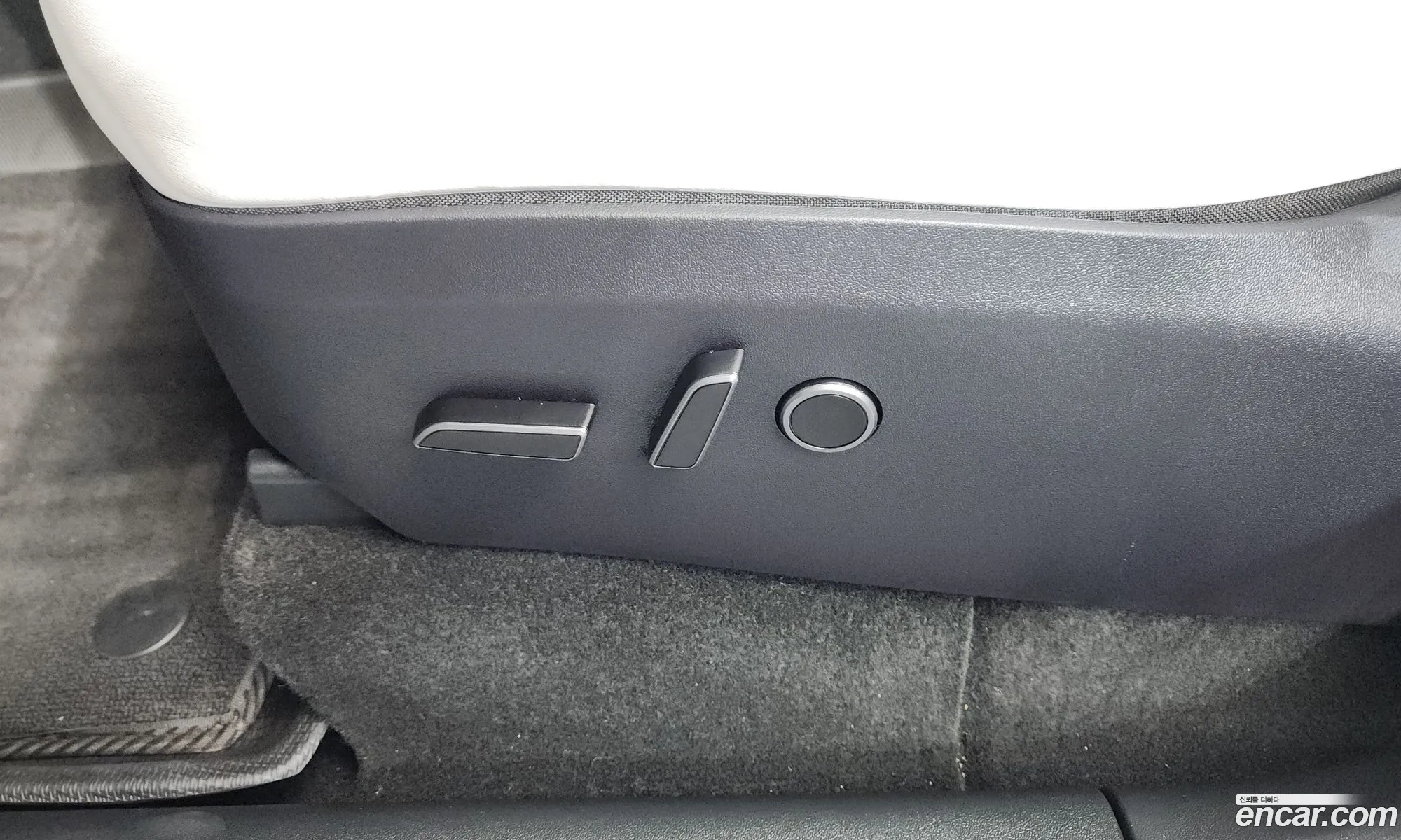 Tesla Model Y 2025 — 30