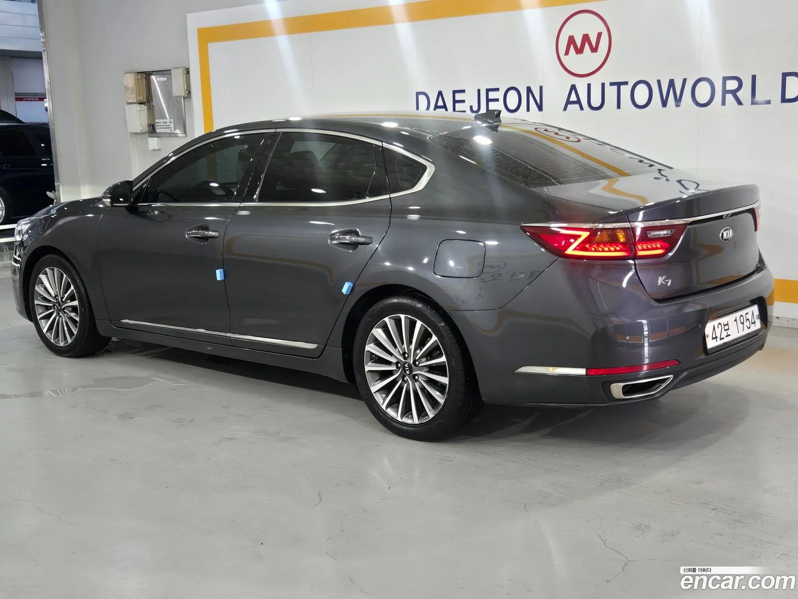 Kia K7 2019 — 18