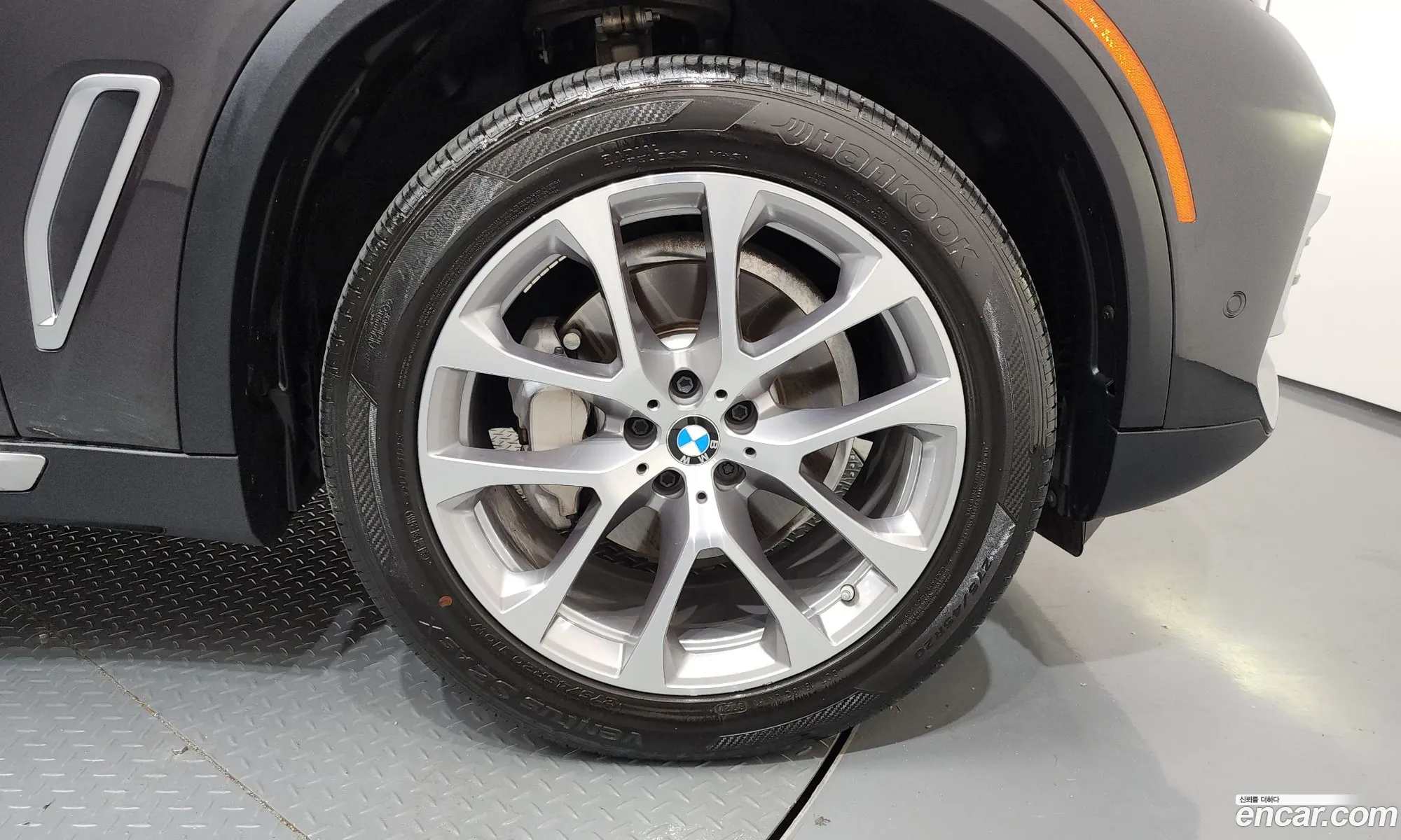 BMW X5 2019 5UXCR6C51KLL27682 — 17