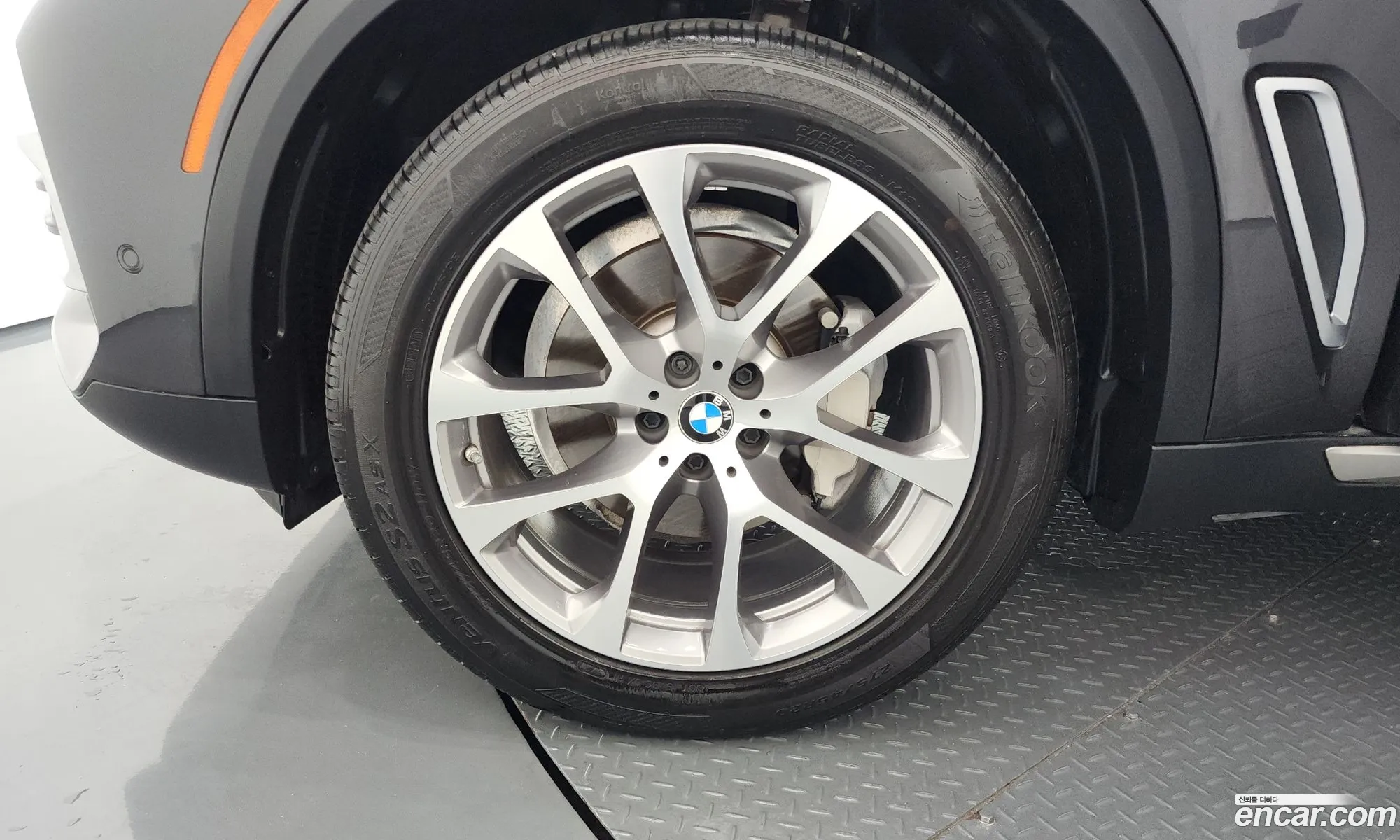 BMW X5 2019 5UXCR6C51KLL27682 — 2
