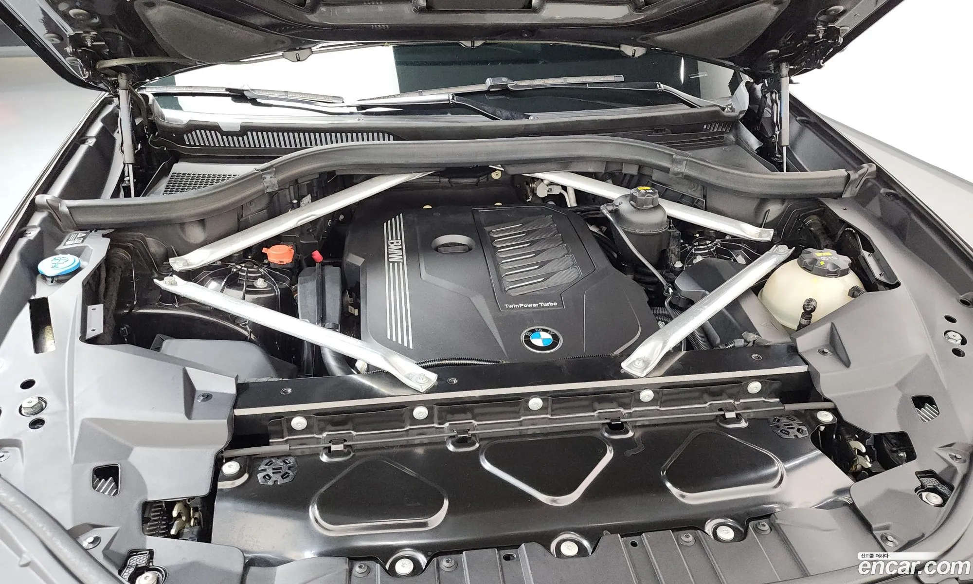 BMW X5 2019 5UXCR6C51KLL27682 — 23