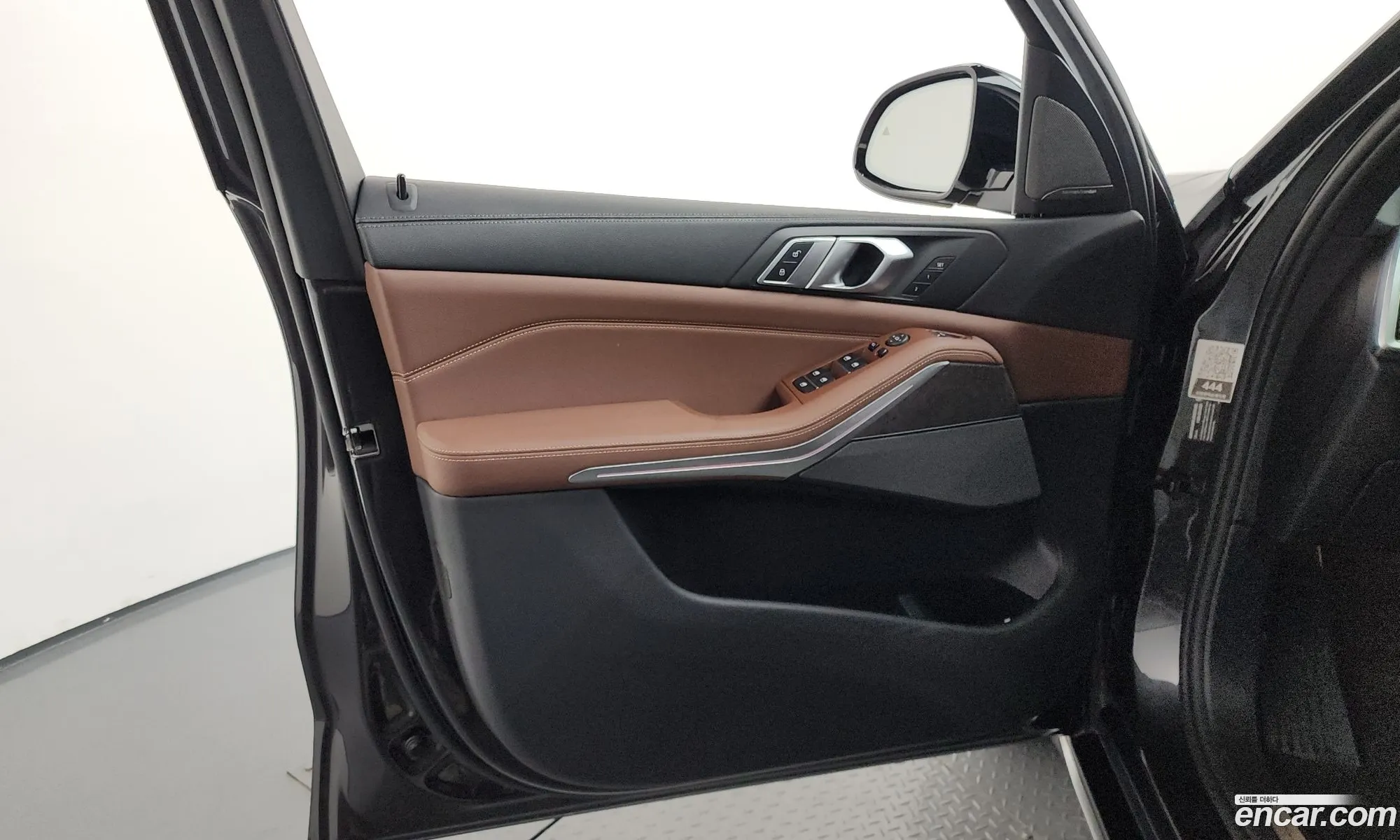BMW X5 2019 5UXCR6C51KLL27682 — 19