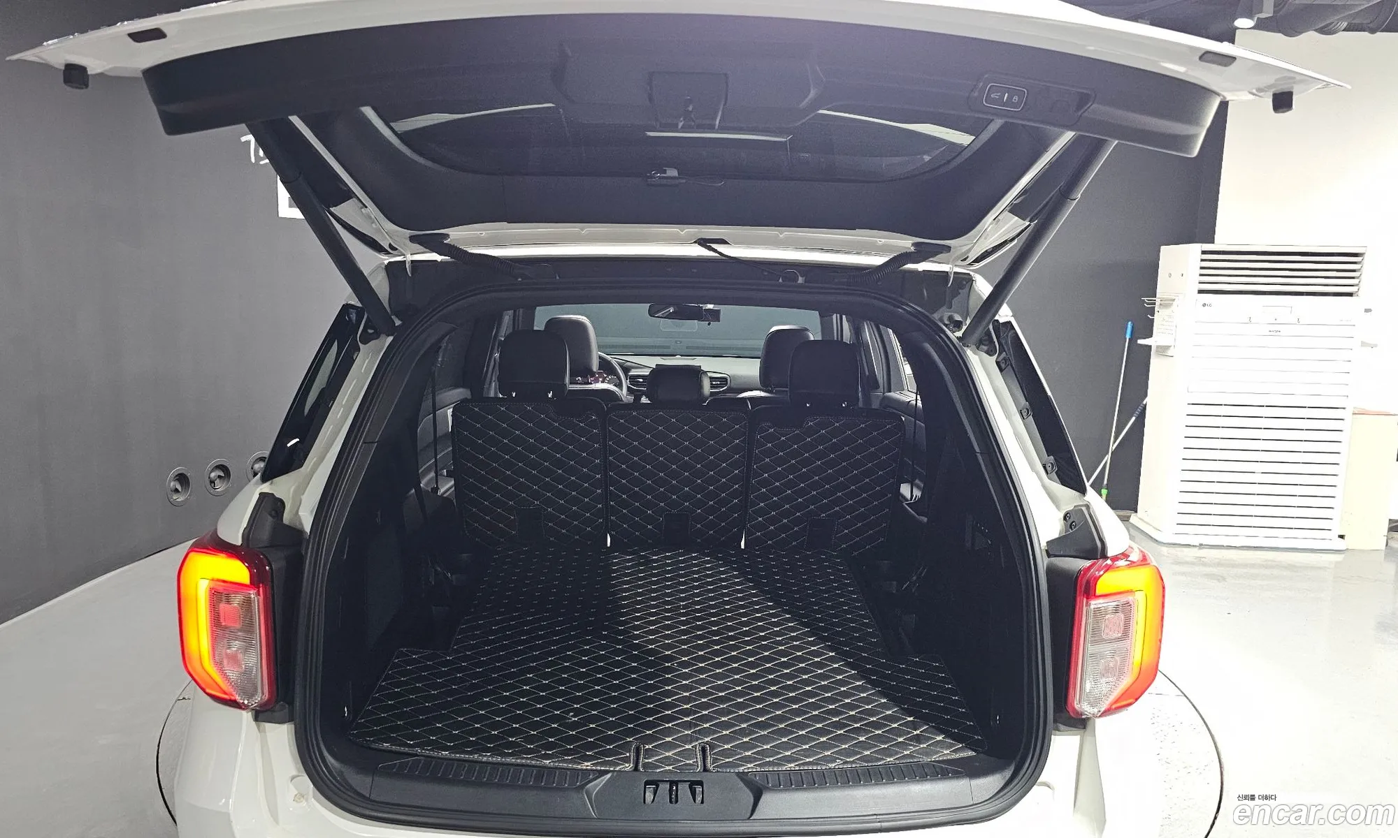 Ford Explorer 6th Gen 2020 1FMSK8FH6LGB88304 — 28