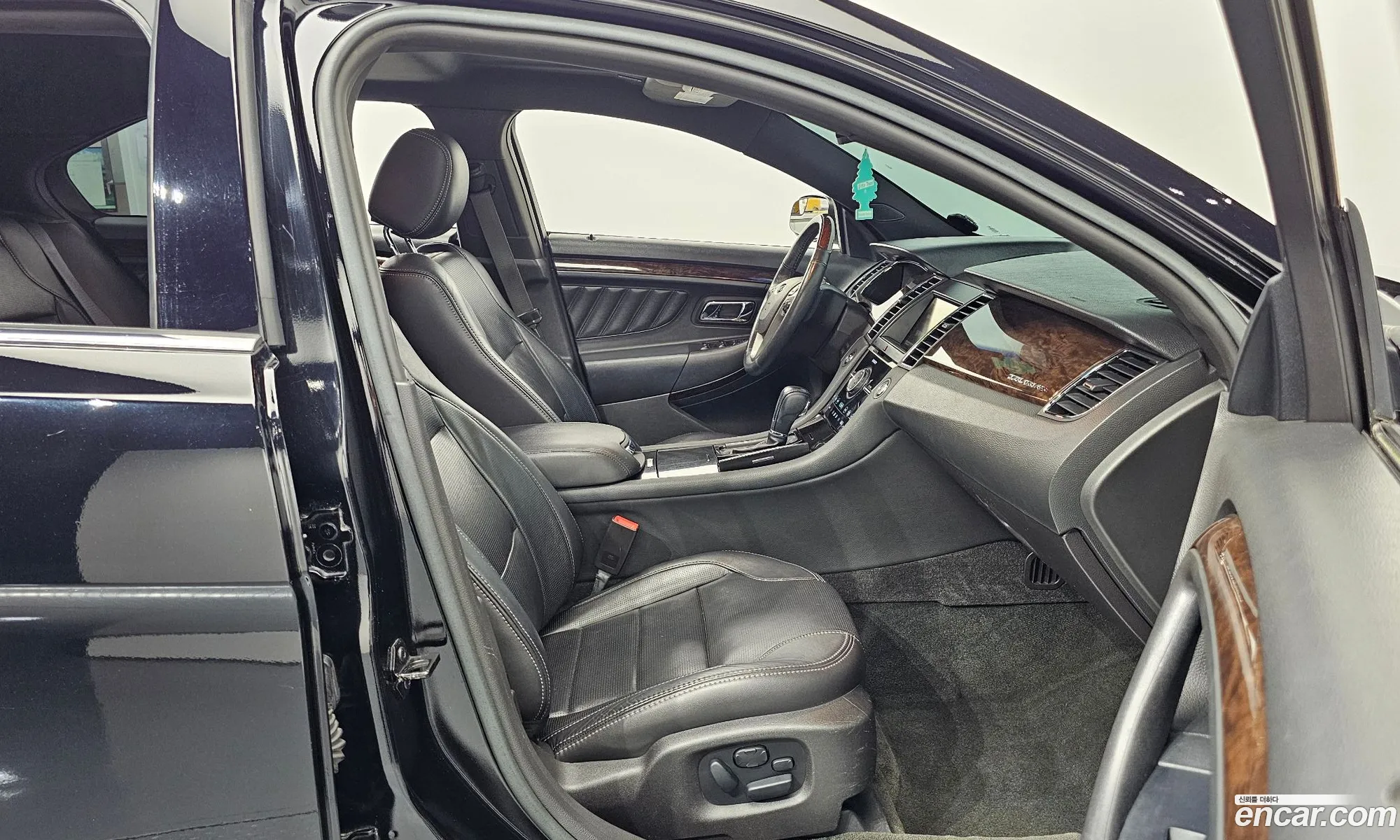 Ford Taurus 2016 1FAHP2F90GG137446 — 18