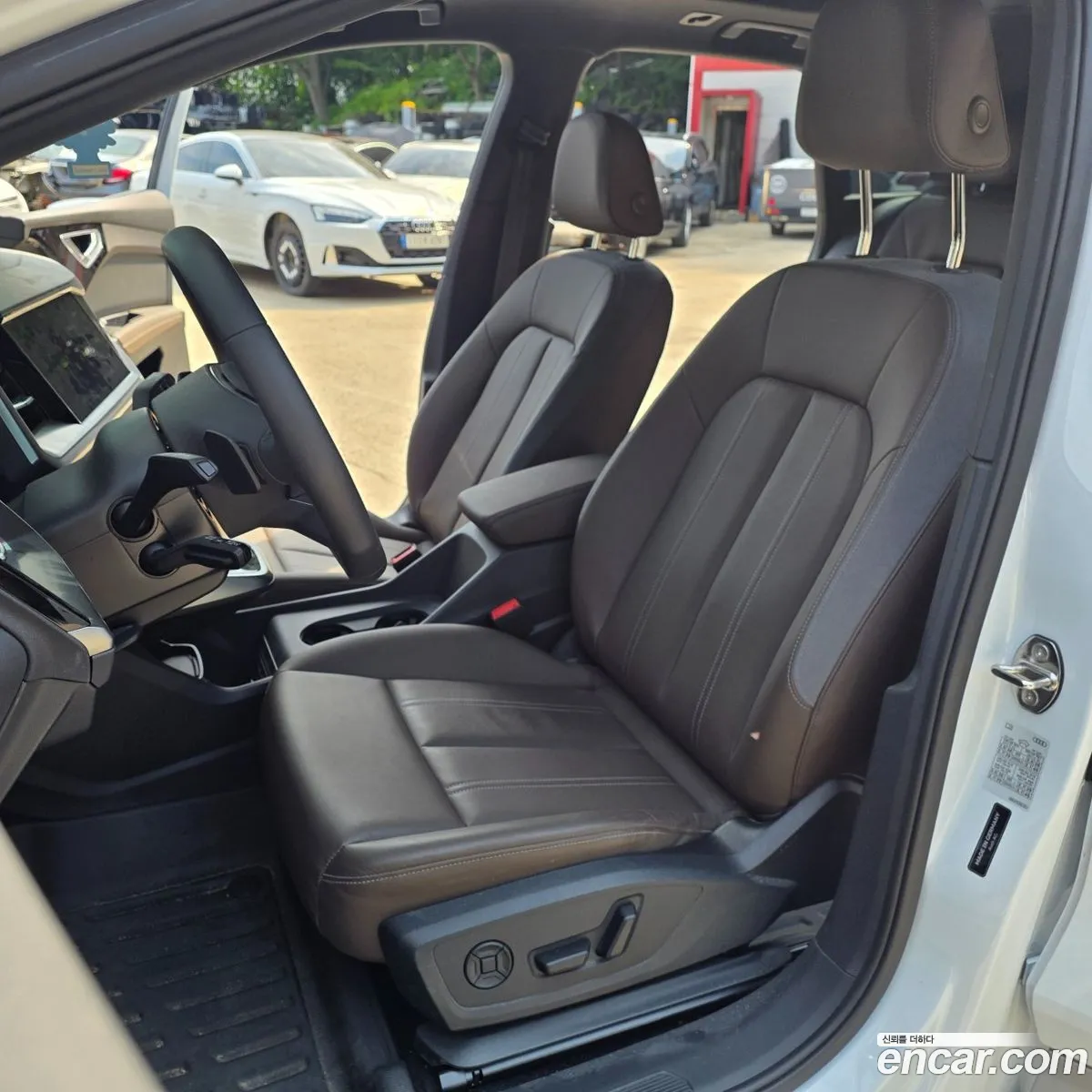 Audi Q4 e-tron 2025 — 10