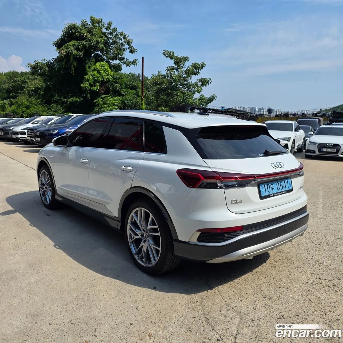 Audi Q4 e-tron 2025 — 18