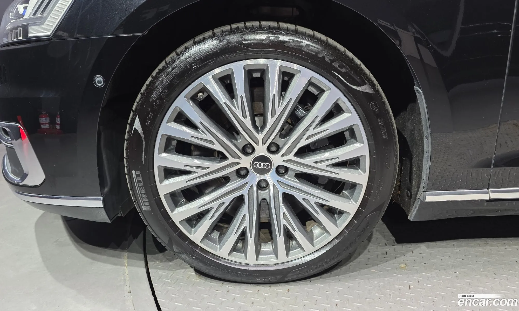 Audi A8 2021 WAUZZZF87MN013025 — 17