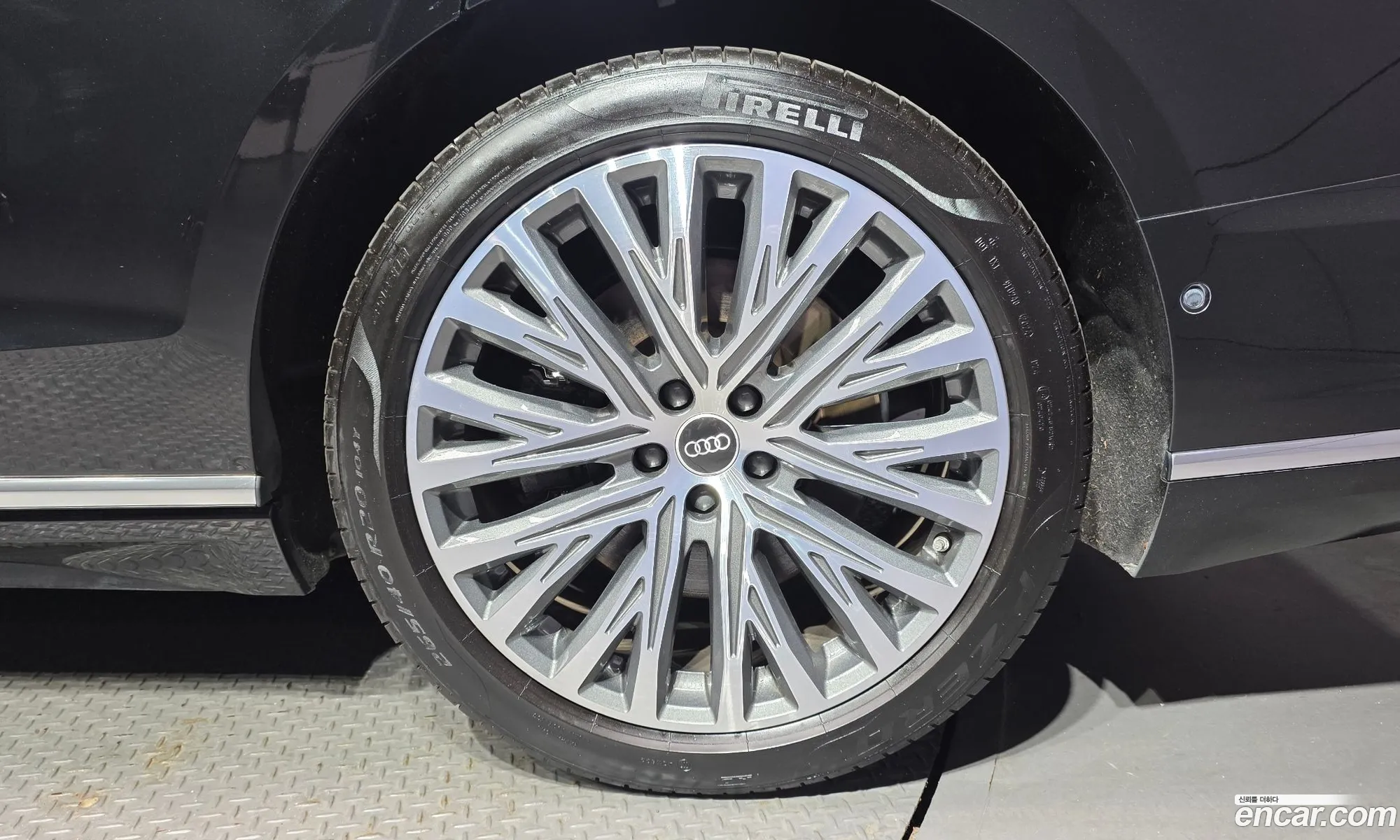 Audi A8 2021 WAUZZZF87MN013025 — 25