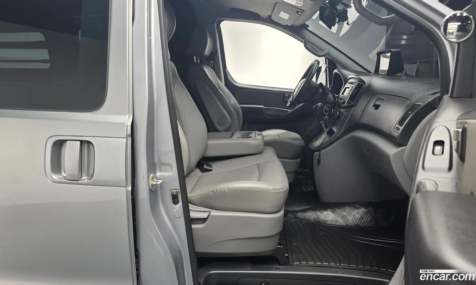 Hyundai Grand Starex 2019 — 23