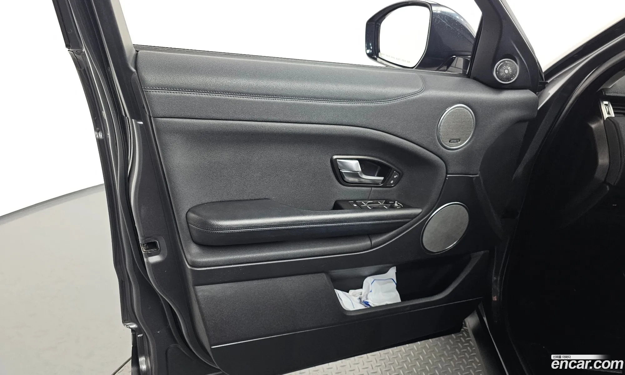 Land Rover Range Rover Evoque 2019 SALVA2BN0KH344819 — 27