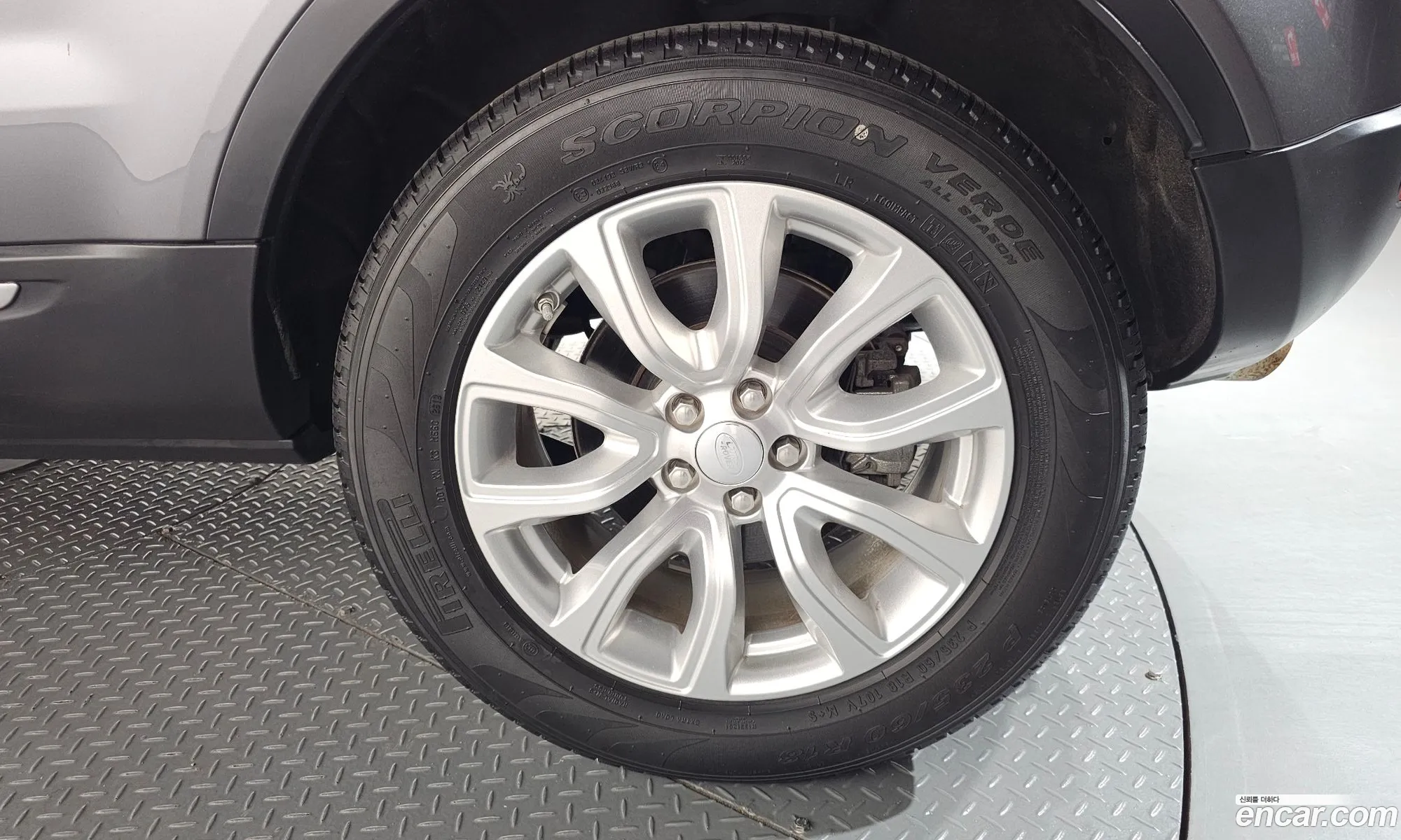 Land Rover Range Rover Evoque 2019 SALVA2BN0KH344819 — 32