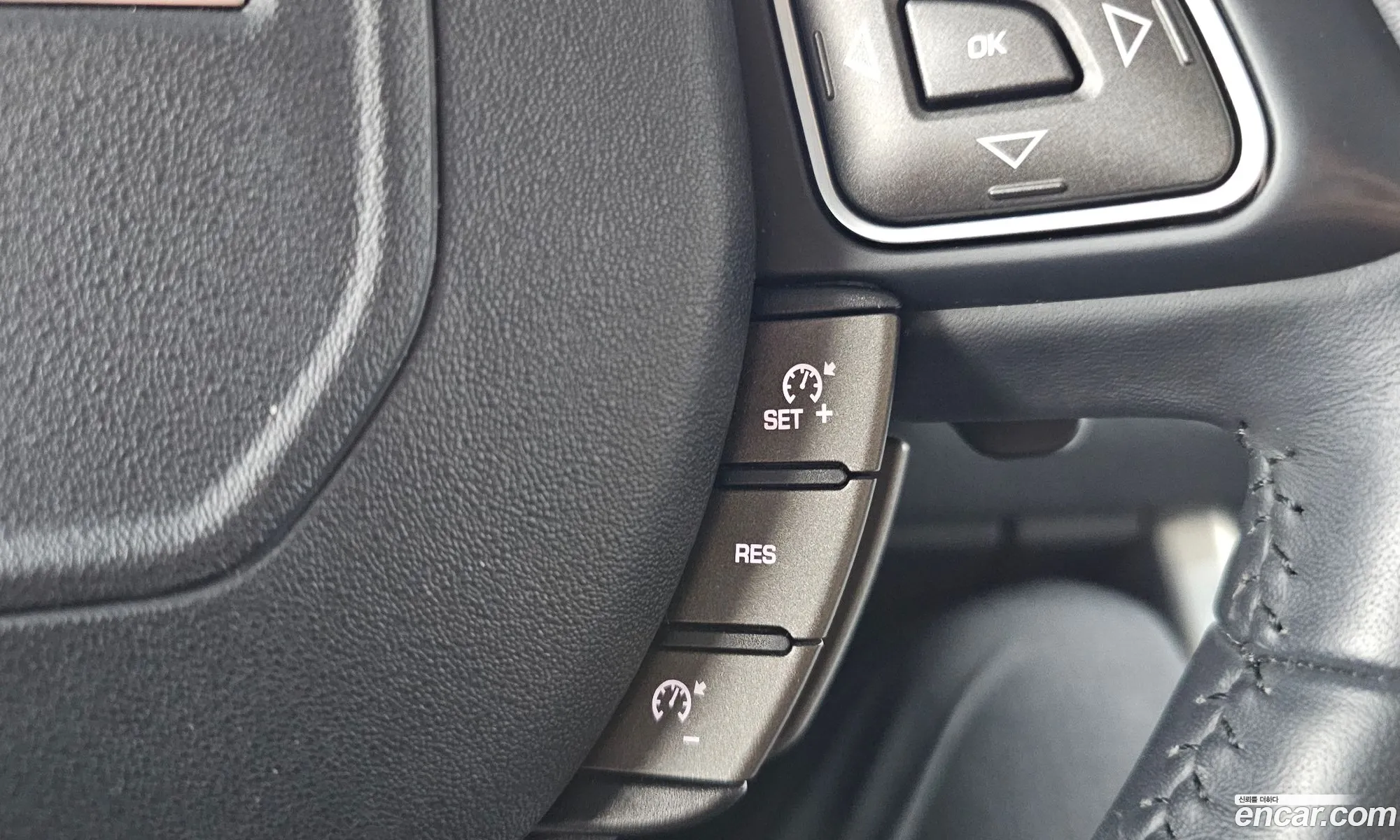 Land Rover Range Rover Evoque 2019 SALVA2BN0KH344819 — 31