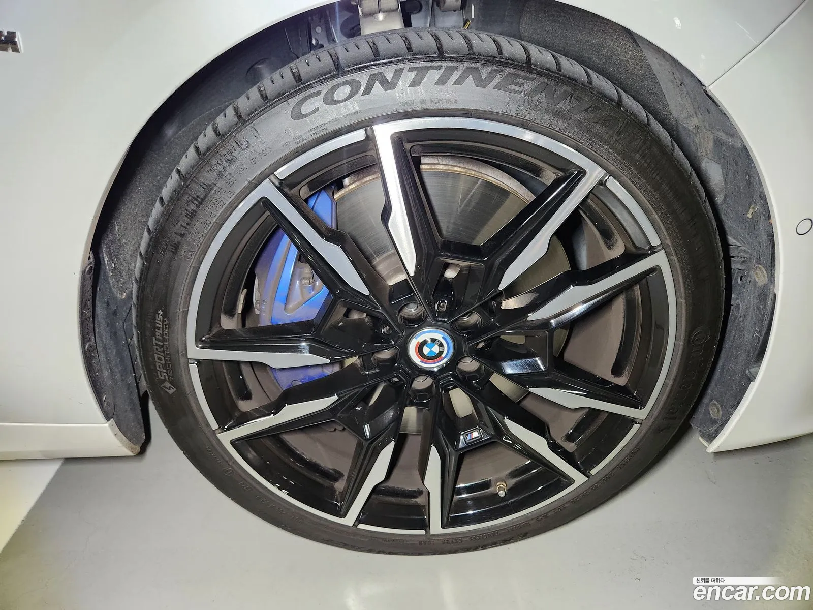 BMW 8 Series 2022 — 16