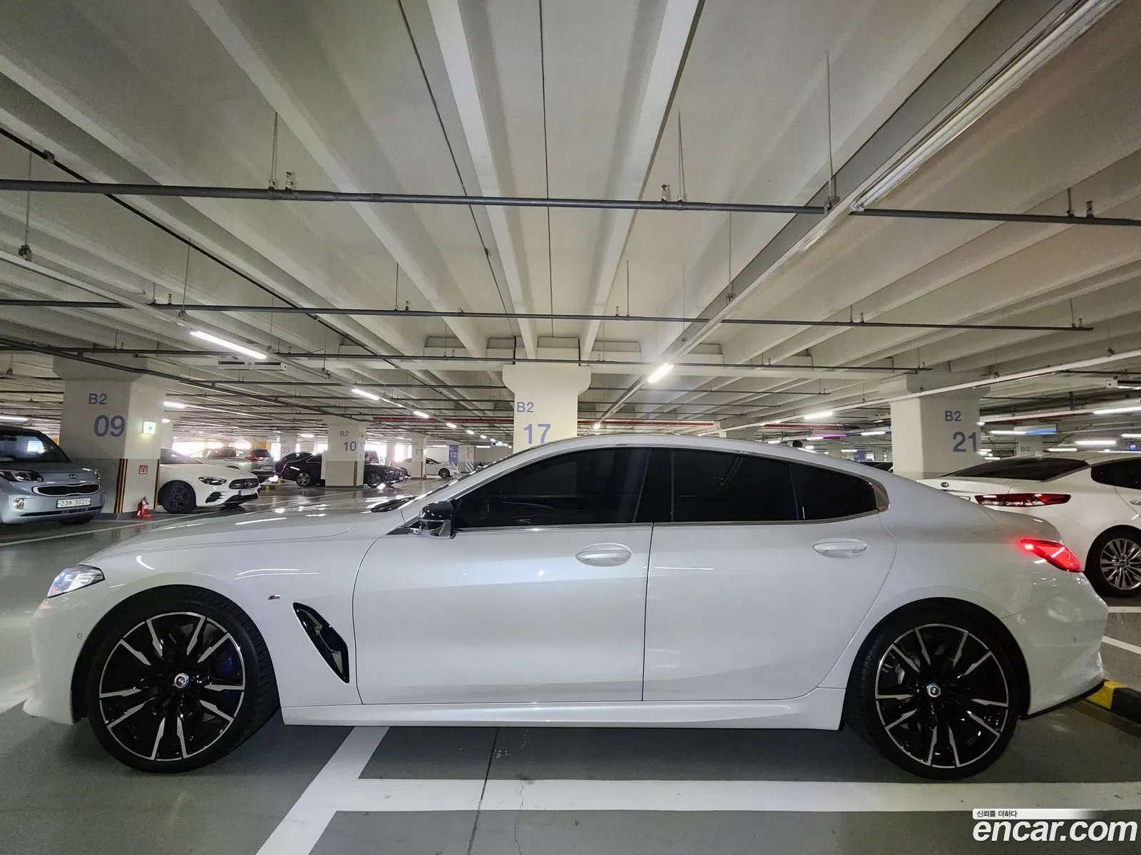 BMW 8 Series 2022 — 13