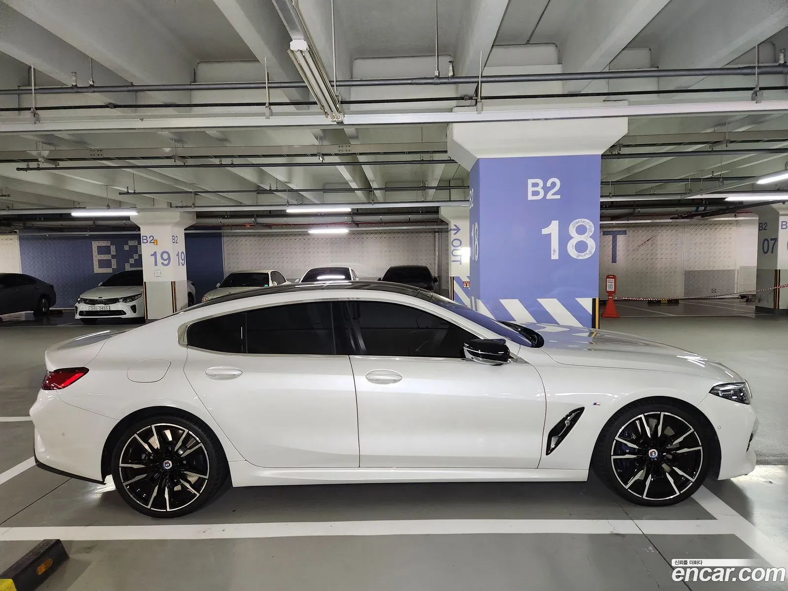 BMW 8 Series 2022 — 20