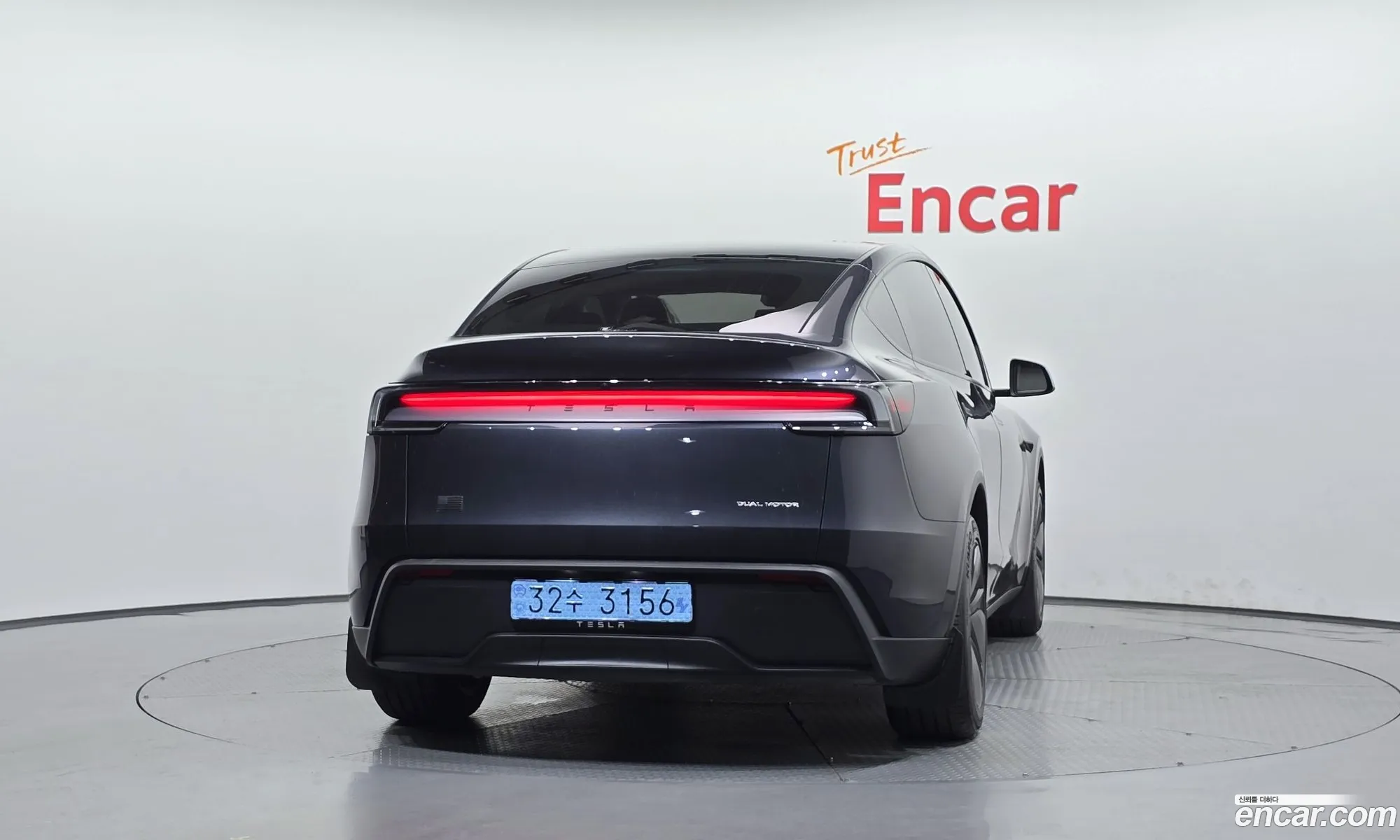 Tesla Model Y 2025 LRWYGCEK0SC053001 — 4