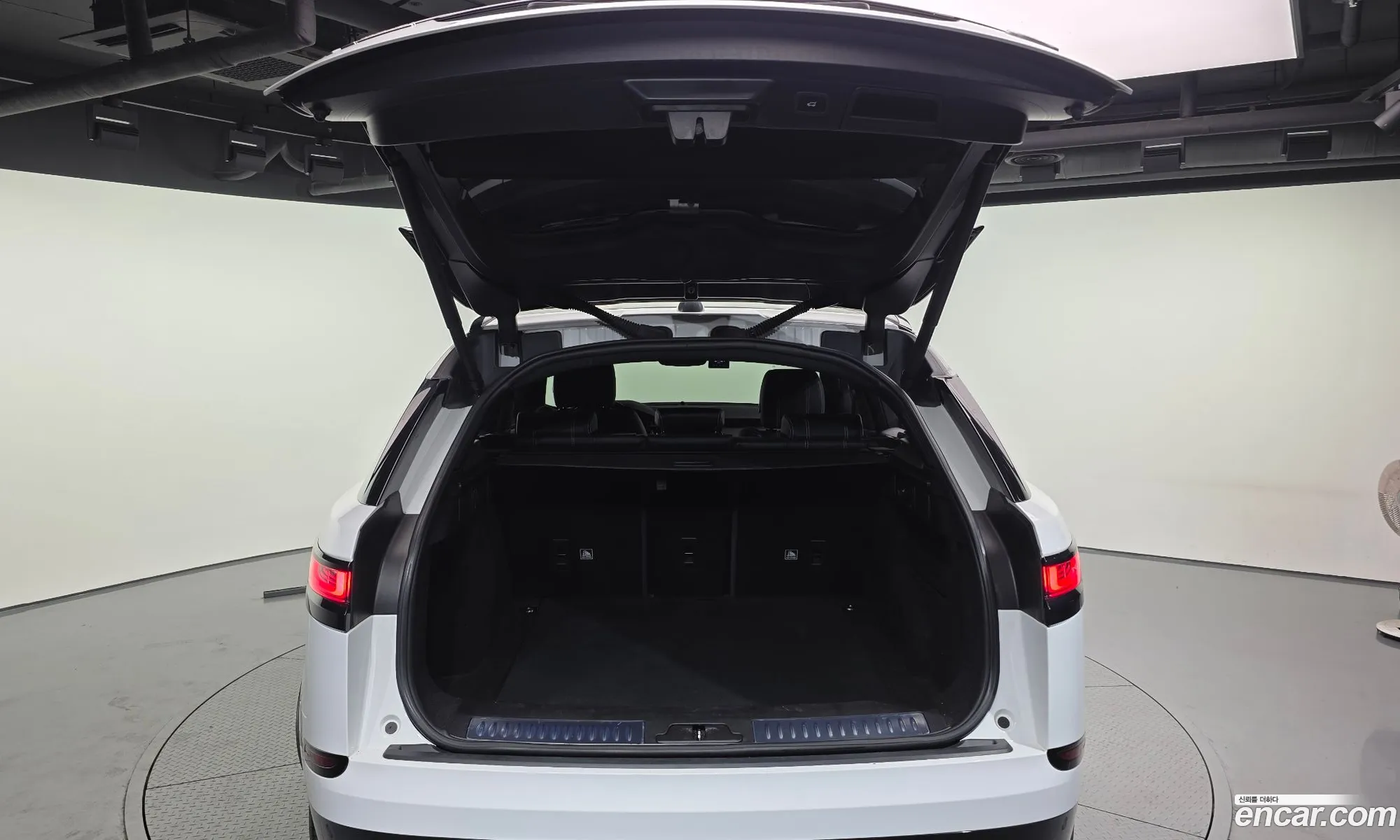 Land Rover Range Rover Velar 2019 — 2