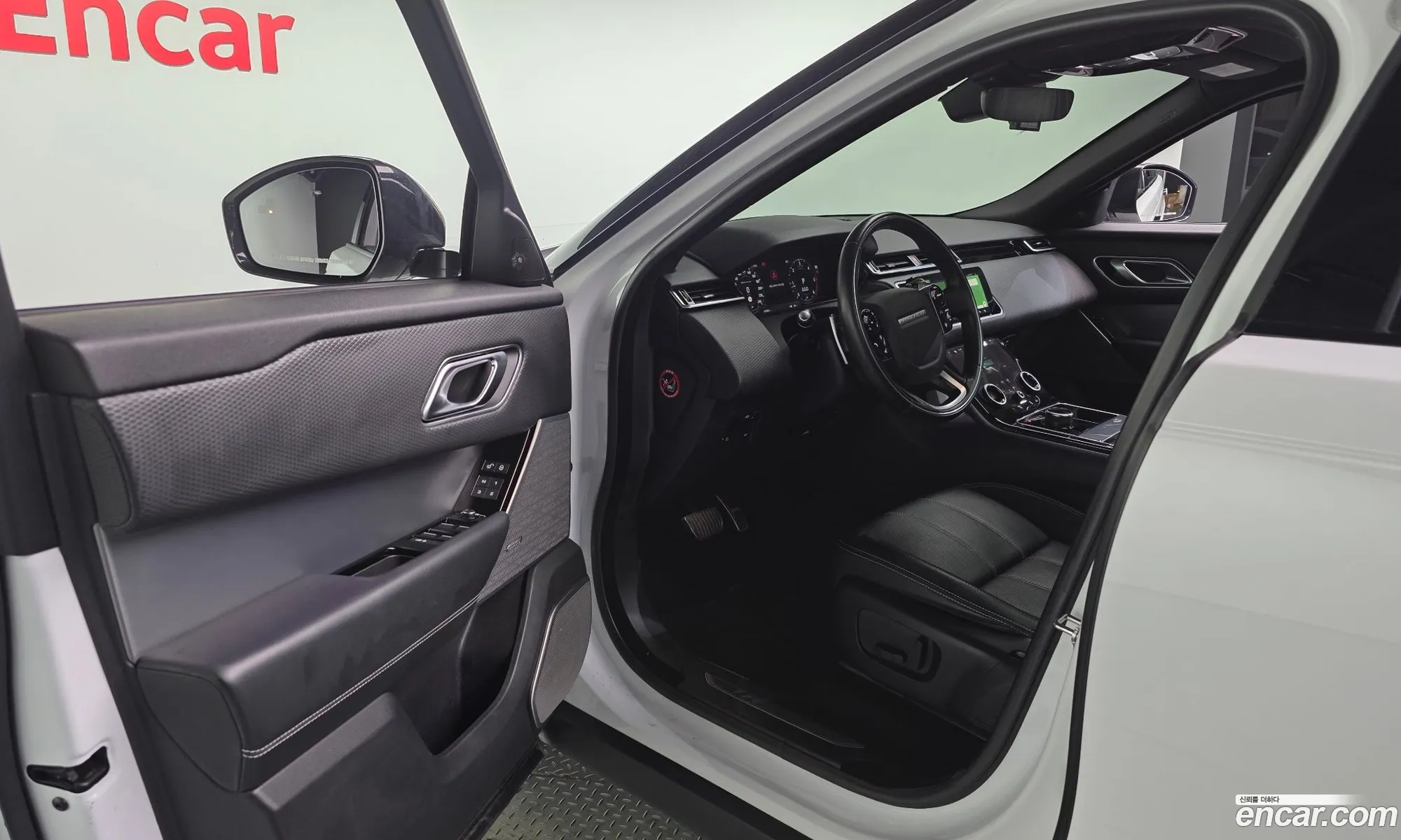 Land Rover Range Rover Velar 2019 — 16