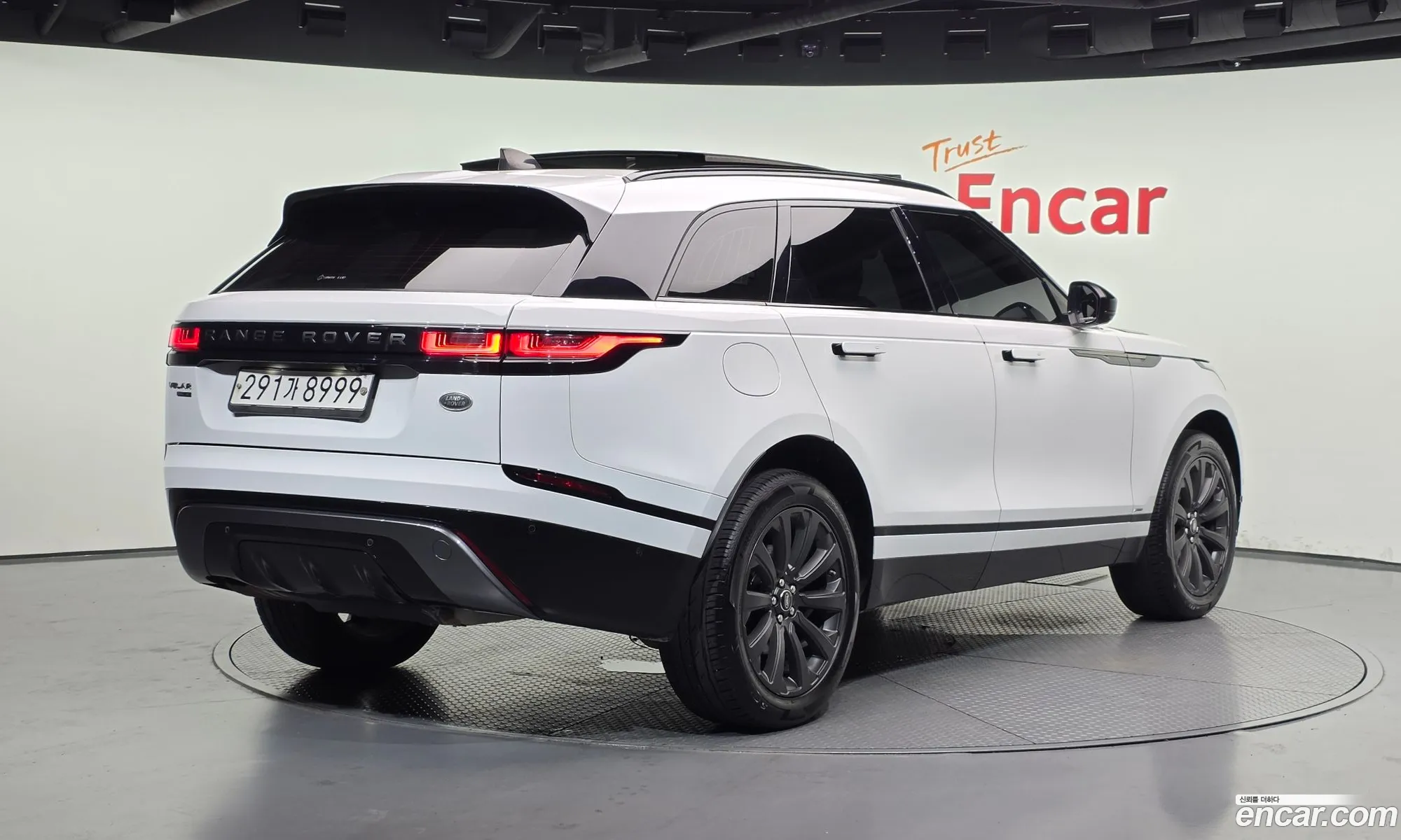 Land Rover Range Rover Velar 2019 — 18